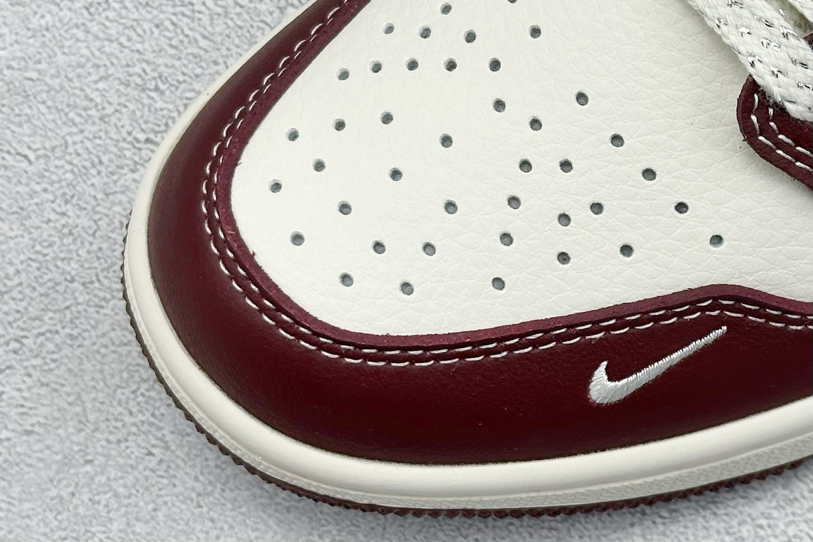 Air Jordan 1 Retro Low x The North Face 白酒红小钩 XX2422-022