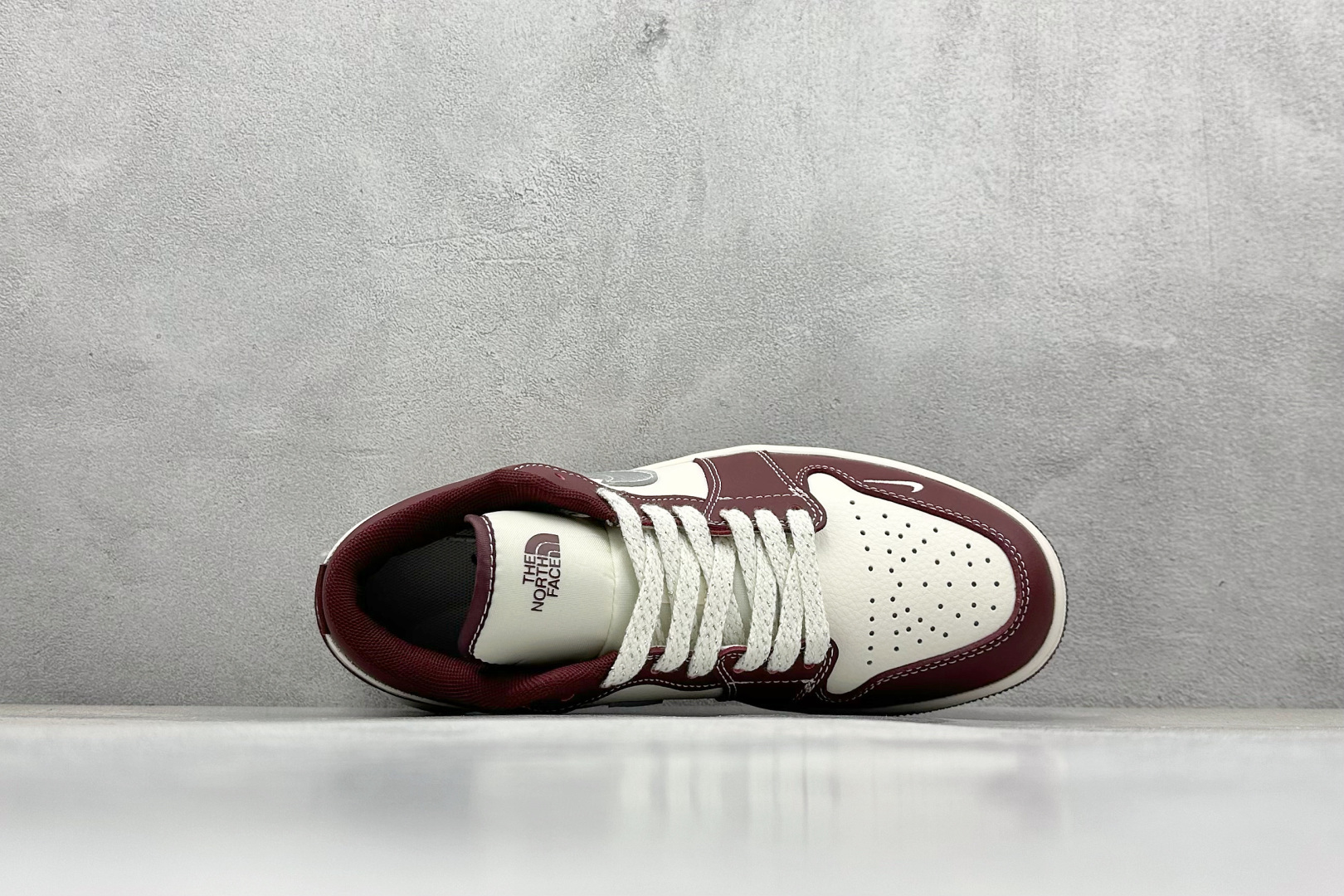Air Jordan 1 Retro Low x The North Face 白酒红小钩 XX2422-022