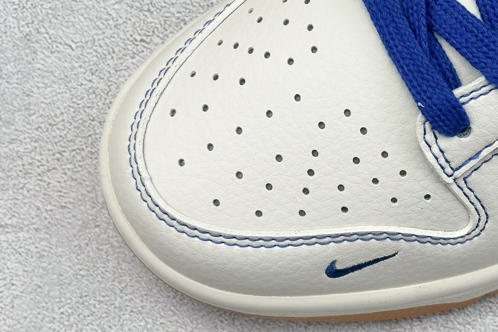 NIKE SB Dunk Low x Champion 冠军白宝蓝 哪吒涂鸦 XX9923-023