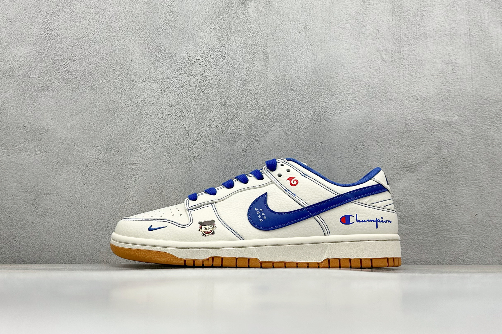 NO:351862,Local store private NIKE SB Dunk Low x Champion Champion Bai Baolan Nezha Graffiti Company-level production Highly recommended Original head layer material Exclusive version distillation processing brings a better visual and foot experience Large factory pure original quality shipment Cleanliness Electric embroidery process Clean cut without any burrs Perfect details Official item number XX9923 023 Size 36 36.5 37.5 38 38.5 39 40 40.5 41 42 42.5 43 44 44.5 45 Code 31,19860909本地 放店私 NIKE SB Dunk Low x Champion 冠军白宝蓝 哪吒涂鸦 公司级出品 极力推荐 原装头层材料 独家版型蒸餾加工 帶來的是更好的视觉和脚感体验 大厂纯原品质出货 清洁度 电绣工艺 皮料切割干净无任何毛边 细节完美 官方货号XX9923 023 尺码 36 36.5 37.5 38 38.5 39 40 40.5 41 42 42.5 43 44 44.5 45 编码31,,Men's shoes