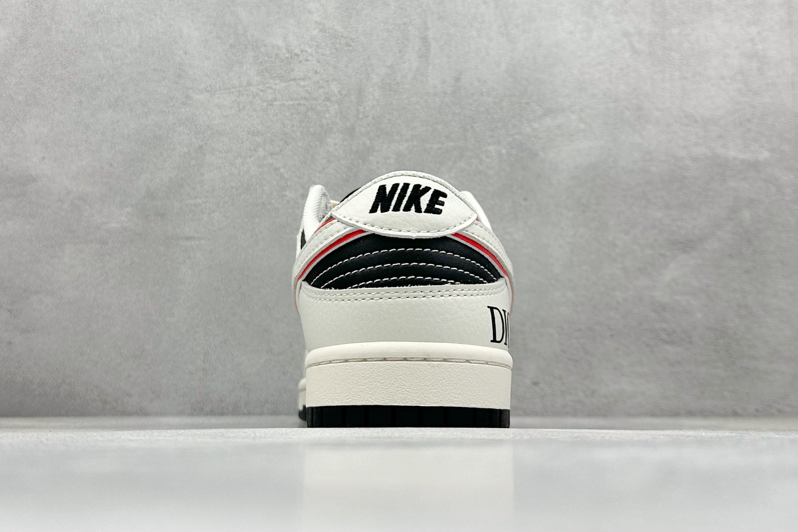 NIKE SB Dunk Low x DIOR 米黑小勾 XX9988-009