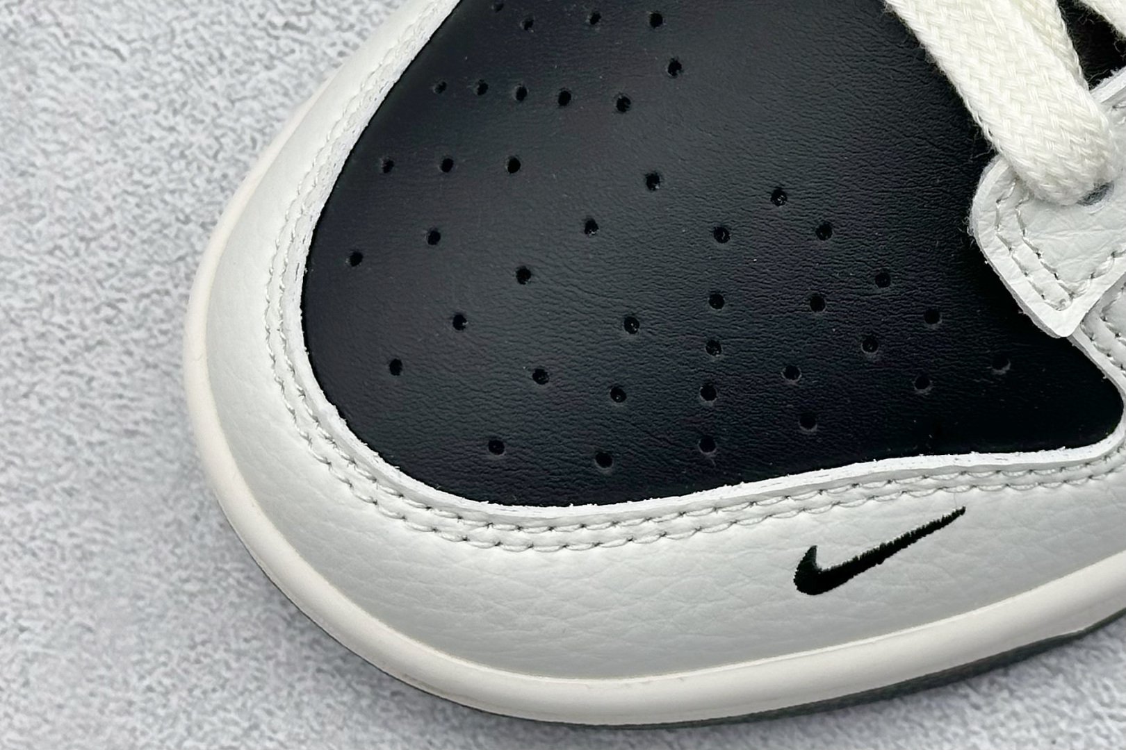 NIKE SB Dunk Low x DIOR 米黑小勾 XX9988-009