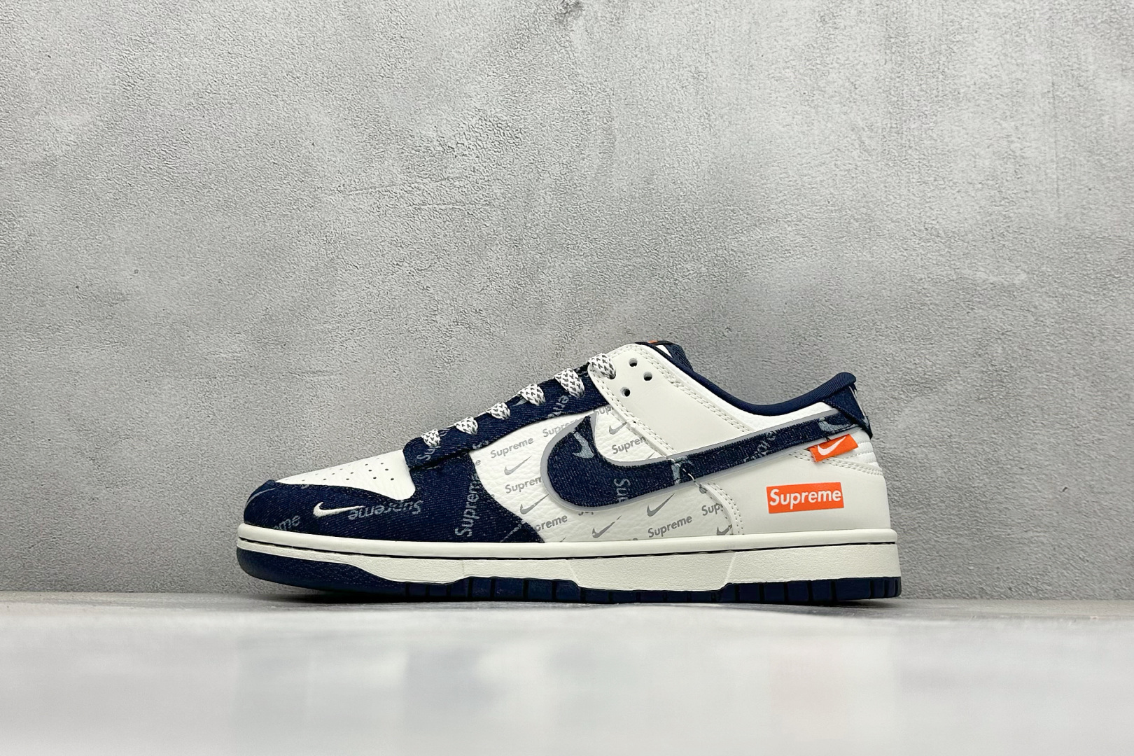 NO:351908,Local terminal store SC version Nike SB Dunk Low Sup co-branded Dark Blue denim Anniversary high-end customization Low top casual board shoes #3M reflection Luminous effect Customized shoe box Large factory pure original quality shipment Ultra high cleanliness The leather is clean and has no burrs Perfect details Article number SC9207-415 Size 36 36.5 37.5 38 36.5 39 40 40.5 41 42 42.5 43 44 44.5 45 Code 38,19860909本地 终端放店 SC版Nike SB Dunk Low Sup联名 深蓝牛仔 周年高端定制 低帮休闲板鞋 #3M反光 夜光效果 定制鞋盒 大厂纯原品质出货 超高清洁度 皮料切割干净无任何毛边 细节完美  货号SC9207-415 尺码36 36.5 37.5 38 36.5 39 40 40.5 41 42 42.5 43 44 44.5 45 编码38,,Men's shoes