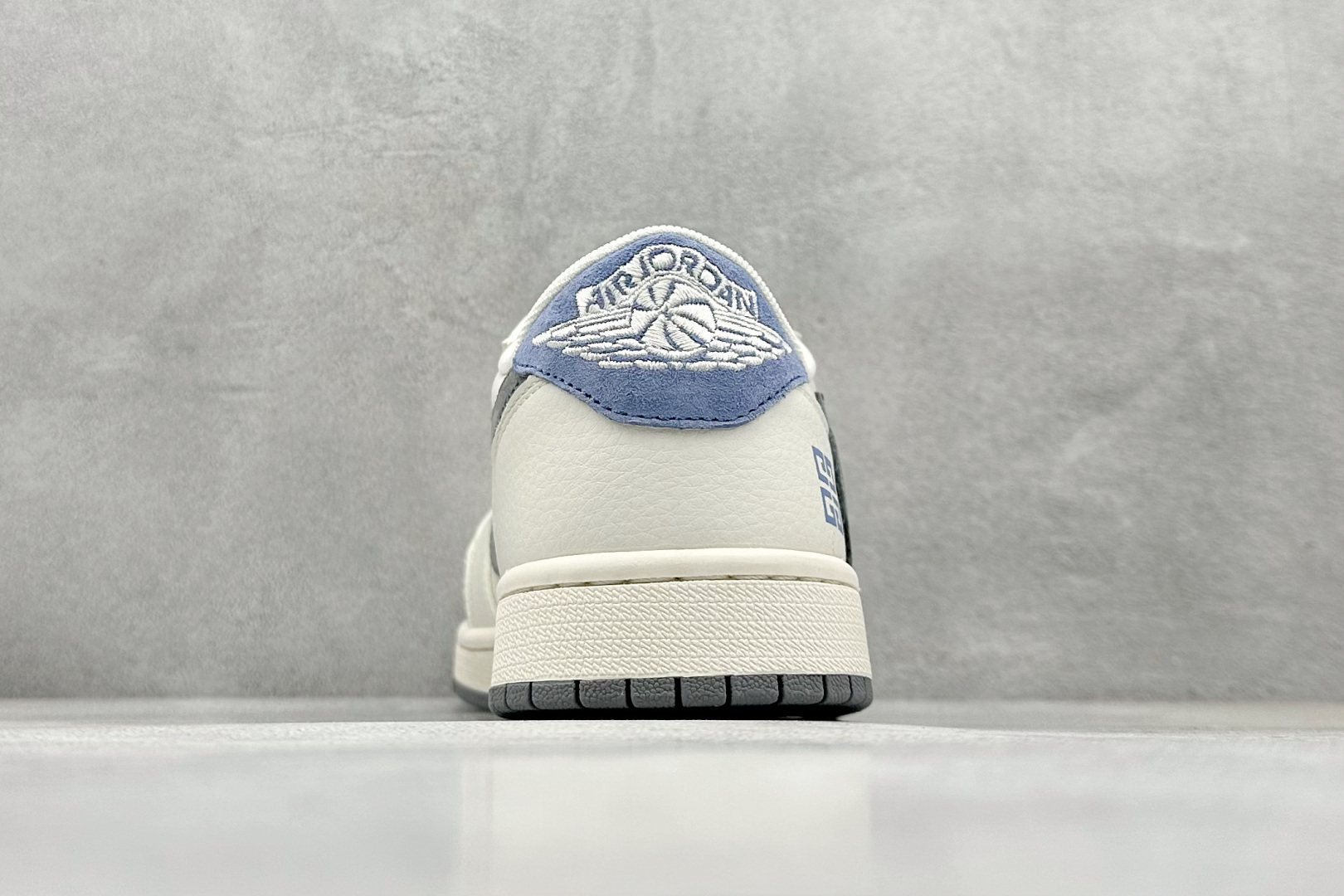 XC版Travis Scott x Fragment Design x Air Jordan 1 Low SP AJ1 乔1 纪梵希联名-米灰蓝尾 低帮文化休闲板鞋 LX1988-111-莆田鞋,莆田鞋货源,高仿鞋,高仿鞋货源,安福档口,莆田高仿鞋,莆田鞋批发,高仿鞋批发,莆田高仿运动鞋,高仿运动鞋,莆田运动鞋 XC版Travis Scott x Fragment Design x Air Jordan 1 Low SP AJ1 乔1 纪梵希联名-米灰蓝尾 低帮文化休闲板鞋 LX1988-111