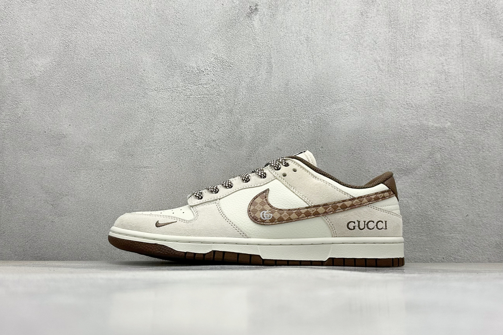 NO:351968,Local terminal store XC version Nike SB Dunk Low x GUCCI rice brown pure original manufacturer highly recommended Original head layer material Exclusive version distillation processing brings better visual and foot experience Large factory pure original quality shipment Cleanliness Electric embroidery process Clean cut without any burrs Perfect details Official item number DJ 059 Size 36 36.5 37.5 38 38.5 39 40 40.5 41 42 42.5 43 44 44.5 45 Code 34,,gucci19860909本地 终端放店 XC版Nike SB Dunk Low x GUCCI 米棕 纯原大厂出品 极力推荐 原装头层材料 独家版型蒸餾加工 帶來的是更好的视觉和脚感体验 大厂纯原品质出货 清洁度 电绣工艺 皮料切割干净无任何毛边 细节完美 官方货号DJ 059 尺码36 36.5 37.5 38 38.5 39 40 40.5 41 42 42.5 43 44 44.5 45 编码34,,gucci,Men's shoes