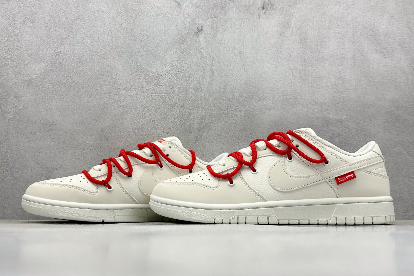XC版Nike SB Dunk Low Sup联名 白红绑带 周年高端定制 低帮休闲板鞋 DM6868-085