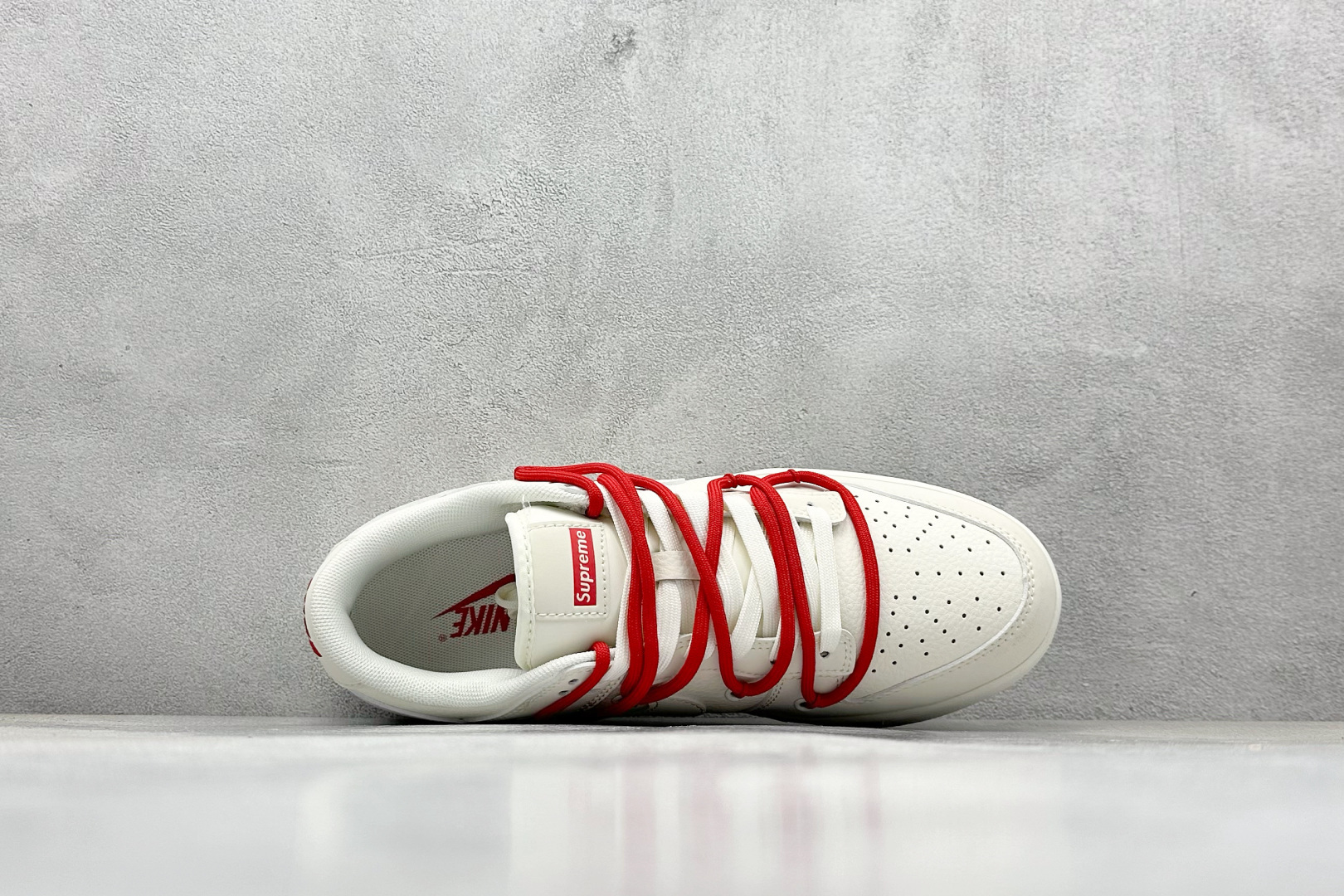 XC版Nike SB Dunk Low Sup联名 白红绑带 周年高端定制 低帮休闲板鞋 DM6868-085