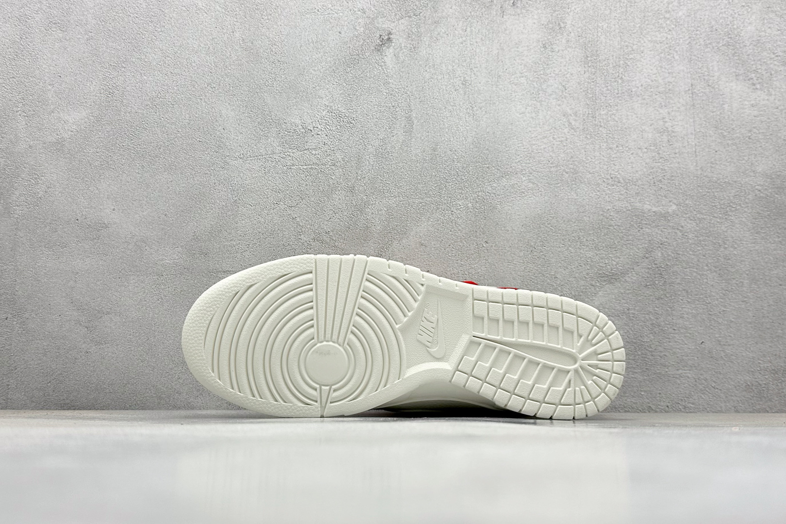 XC版Nike SB Dunk Low Sup联名 白红绑带 周年高端定制 低帮休闲板鞋 DM6868-085