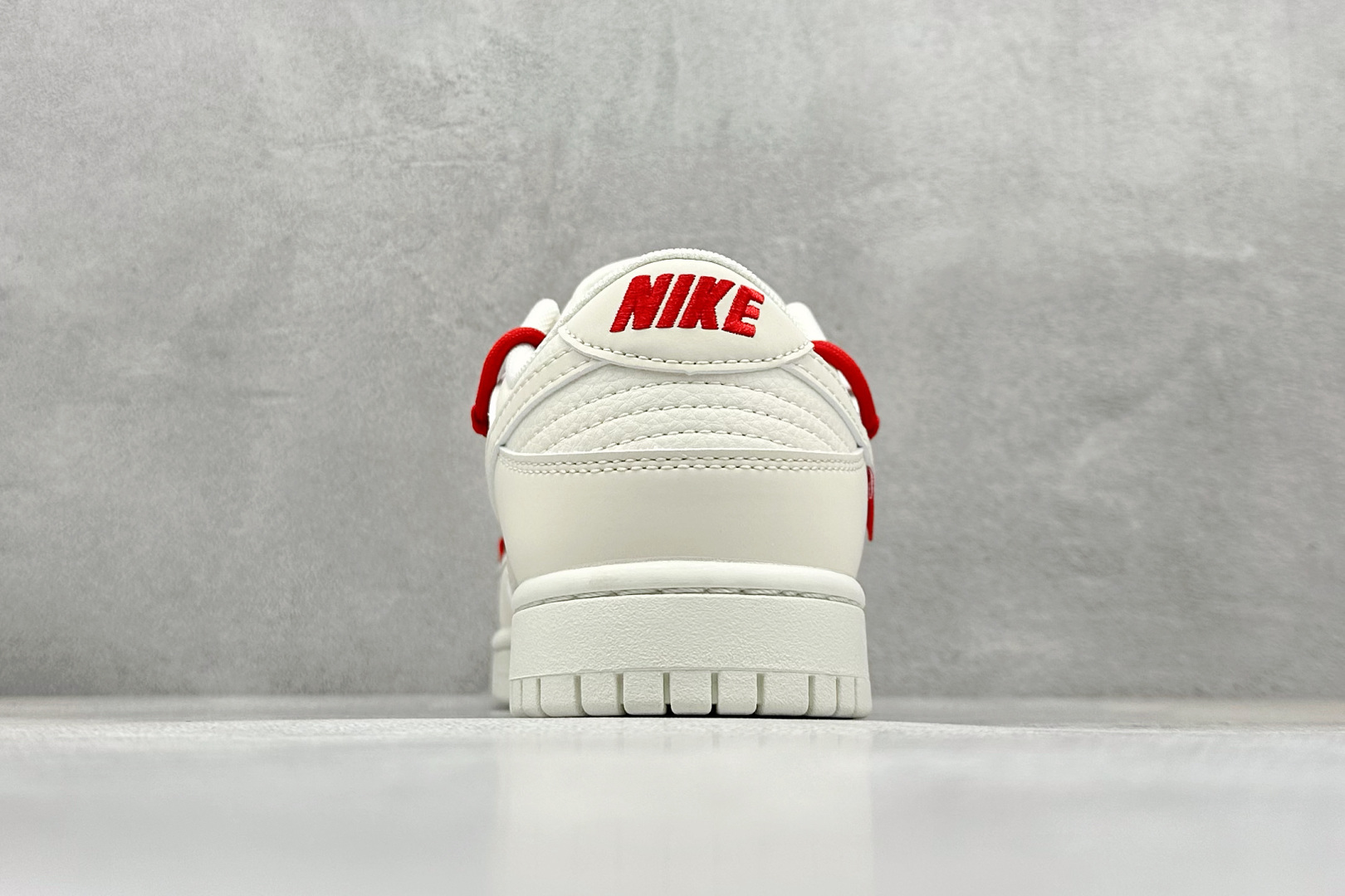 XC版Nike SB Dunk Low Sup联名 白红绑带 周年高端定制 低帮休闲板鞋 DM6868-085