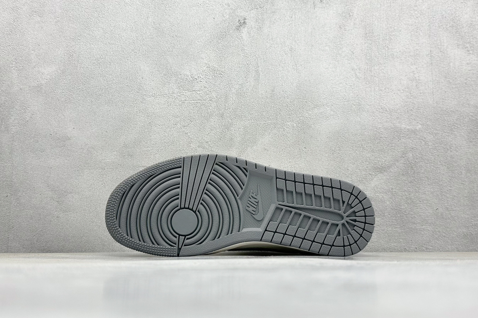 Travis Scott x Nike Air Jordan 1 Low x superme Air Jordan 1 Low 反转白灰小勾倒钩 HS8068-023