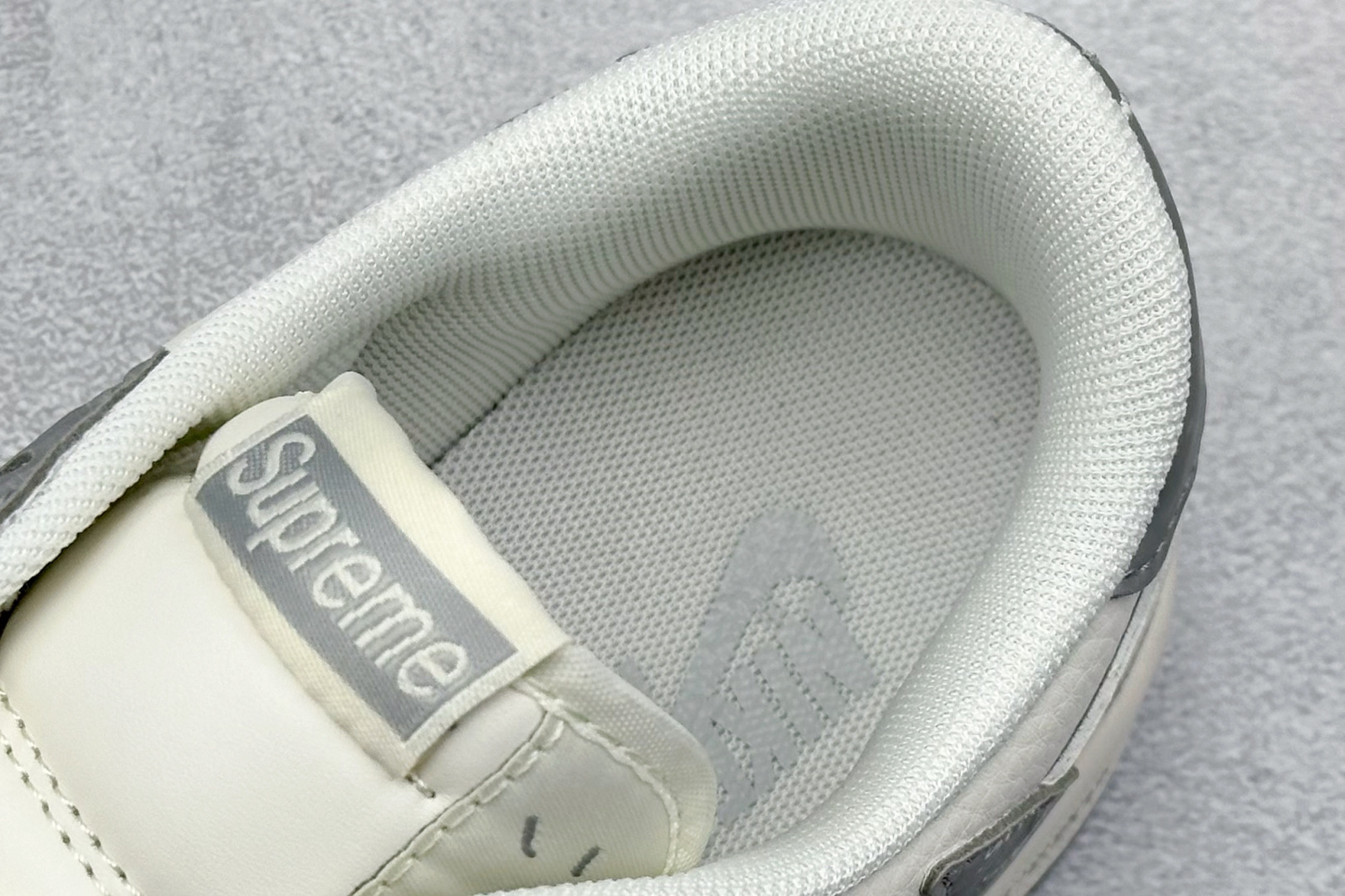 Travis Scott x Nike Air Jordan 1 Low x superme Air Jordan 1 Low 反转白灰小勾倒钩 HS8068-023