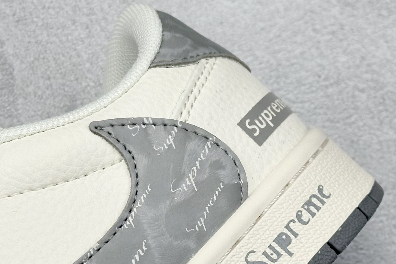 Travis Scott x Nike Air Jordan 1 Low x superme Air Jordan 1 Low 反转白灰小勾倒钩 HS8068-023