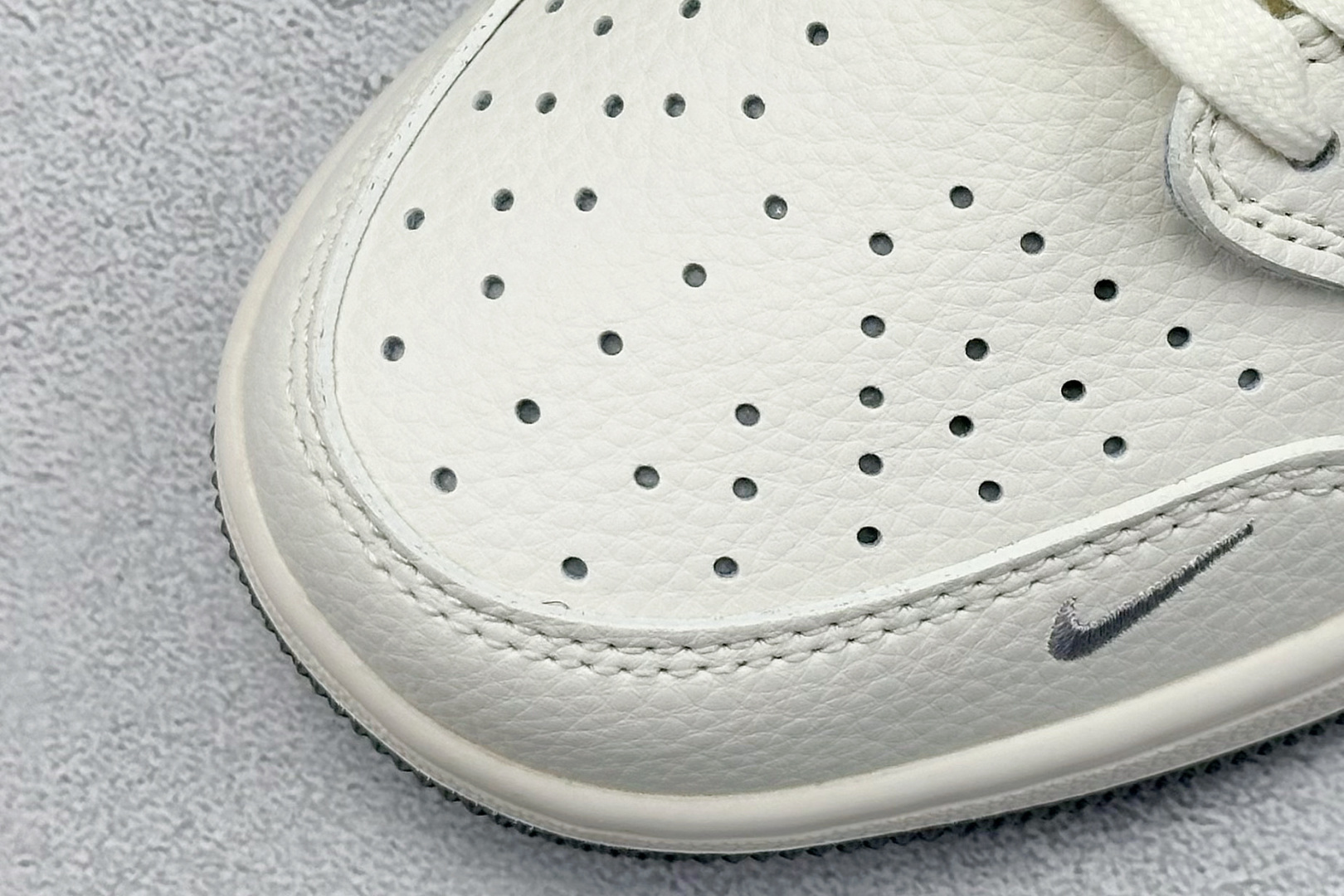 Travis Scott x Nike Air Jordan 1 Low x superme Air Jordan 1 Low 反转白灰小勾倒钩 HS8068-023