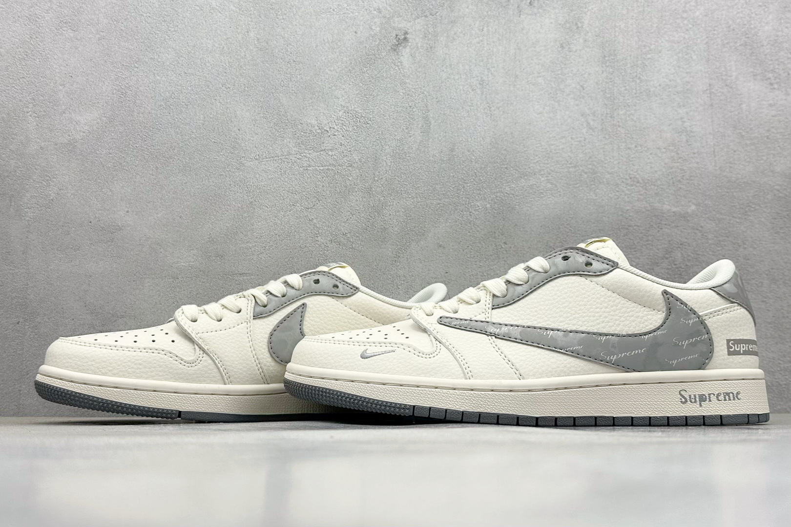 Travis Scott x Nike Air Jordan 1 Low x superme Air Jordan 1 Low 反转白灰小勾倒钩 HS8068-023