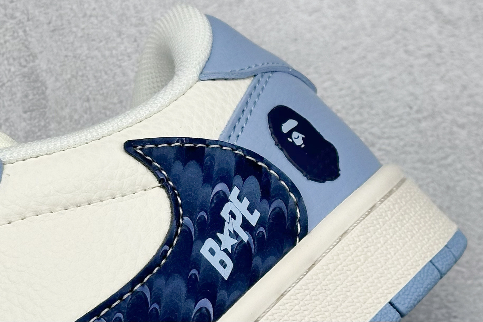 Travis Scott x Nike Air Jordan 1 Low x BAPE Air Jordan 1 Low 反转蓝白小勾倒钩 HS8068-022 Travis Scott x Nike Air Jordan 1 Low x BAPE Air Jordan 1 Low 反转蓝白小勾倒钩 HS8068-022