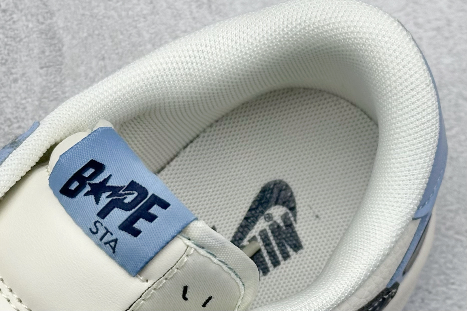 Travis Scott x Nike Air Jordan 1 Low x BAPE Air Jordan 1 Low 反转蓝白小勾倒钩 HS8068-022 Travis Scott x Nike Air Jordan 1 Low x BAPE Air Jordan 1 Low 反转蓝白小勾倒钩 HS8068-022