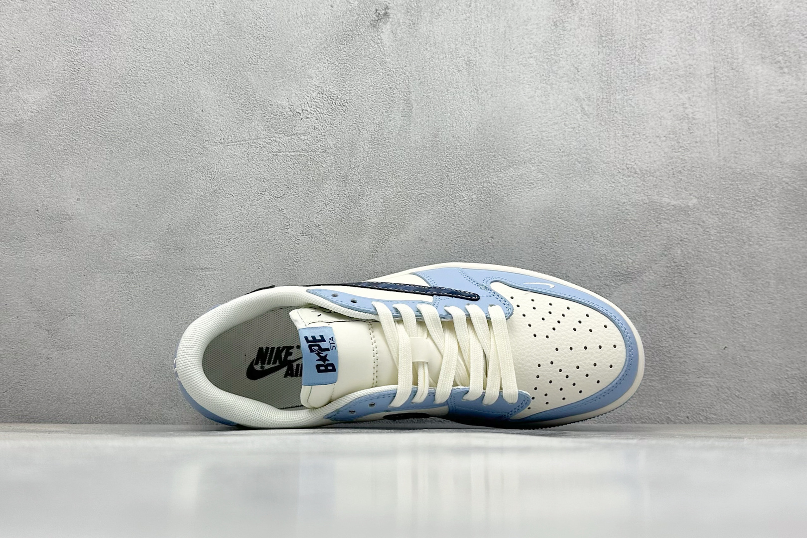 Travis Scott x Nike Air Jordan 1 Low x BAPE Air Jordan 1 Low 反转蓝白小勾倒钩 HS8068-022 Travis Scott x Nike Air Jordan 1 Low x BAPE Air Jordan 1 Low 反转蓝白小勾倒钩 HS8068-022