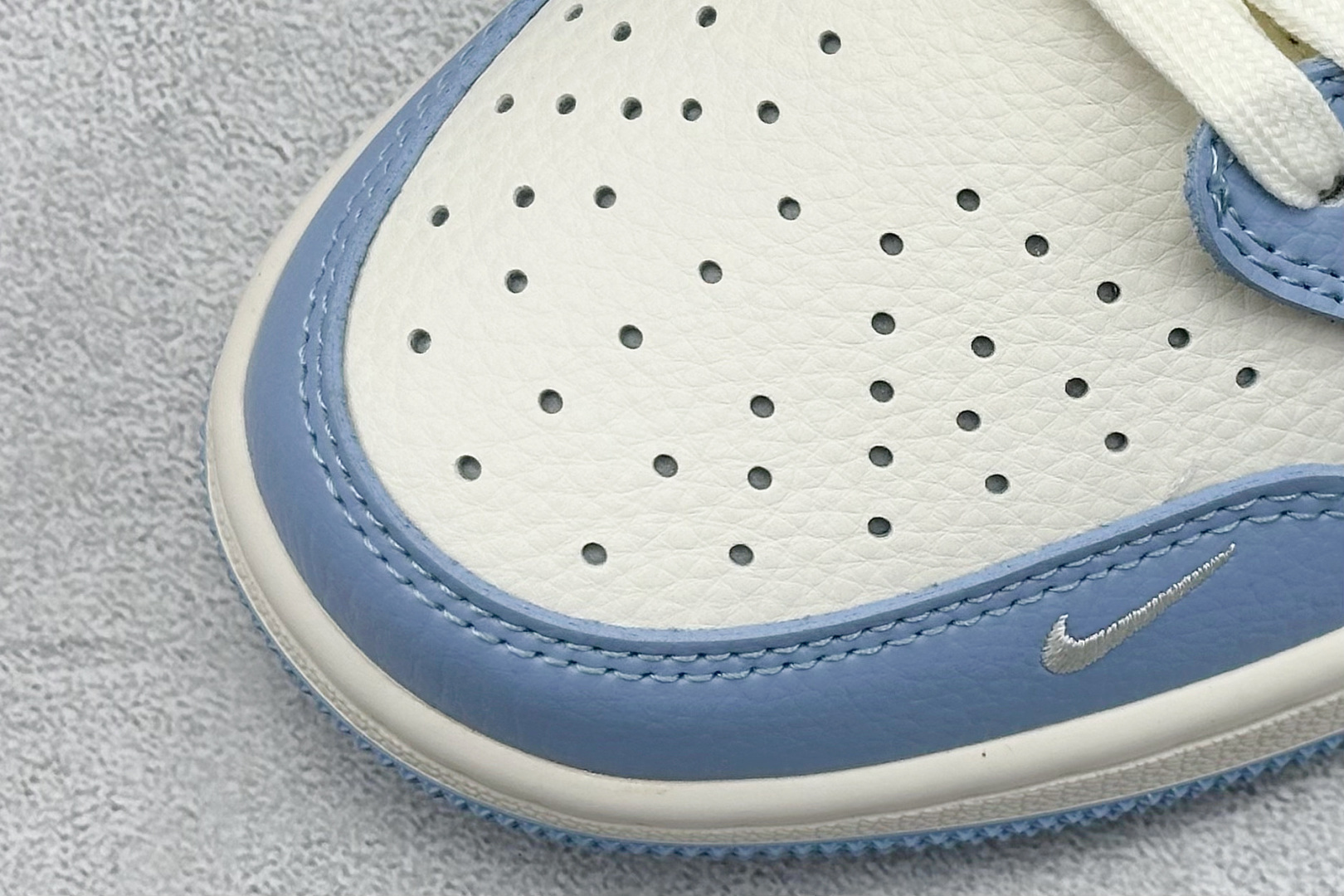 Travis Scott x Nike Air Jordan 1 Low x BAPE Air Jordan 1 Low 反转蓝白小勾倒钩 HS8068-022 Travis Scott x Nike Air Jordan 1 Low x BAPE Air Jordan 1 Low 反转蓝白小勾倒钩 HS8068-022