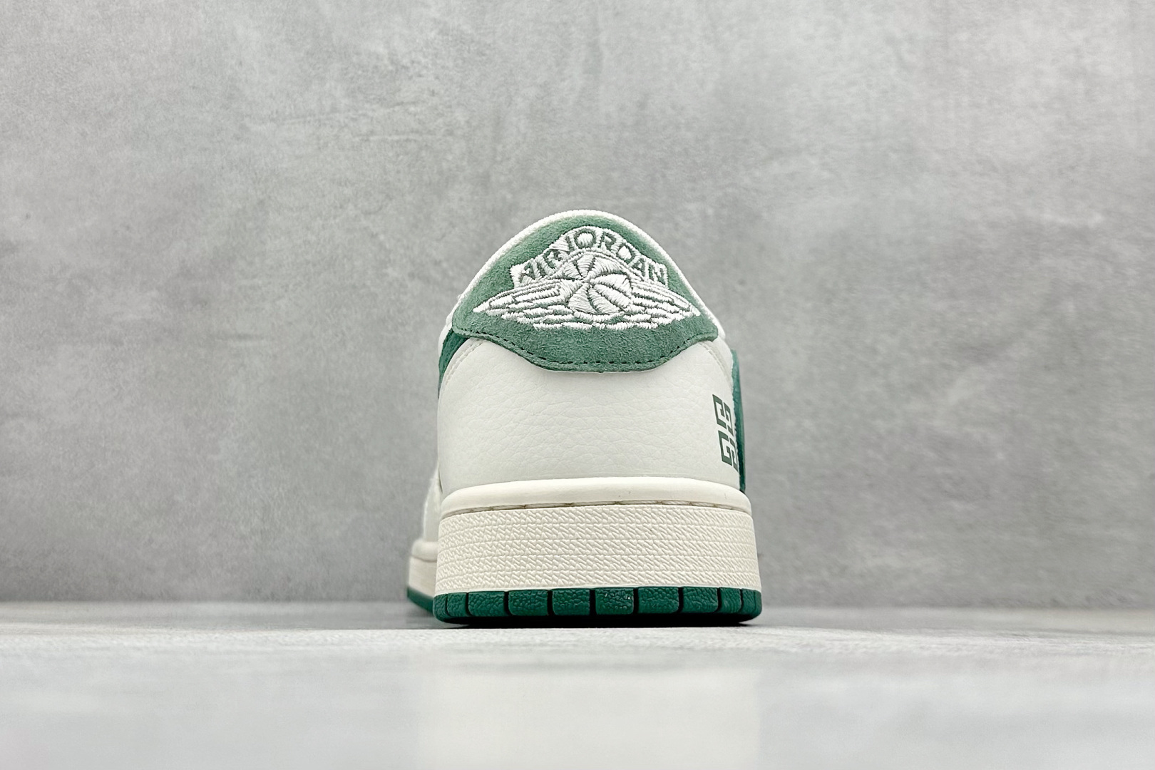 XC版Fragment x Travis Scott x GIVENCH Air Jordan 1 Low 三方联名倒钩 LX1988-107 XC版Fragment x Travis Scott x GIVENCH Air Jordan 1 Low 三方联名倒钩 LX1988-107