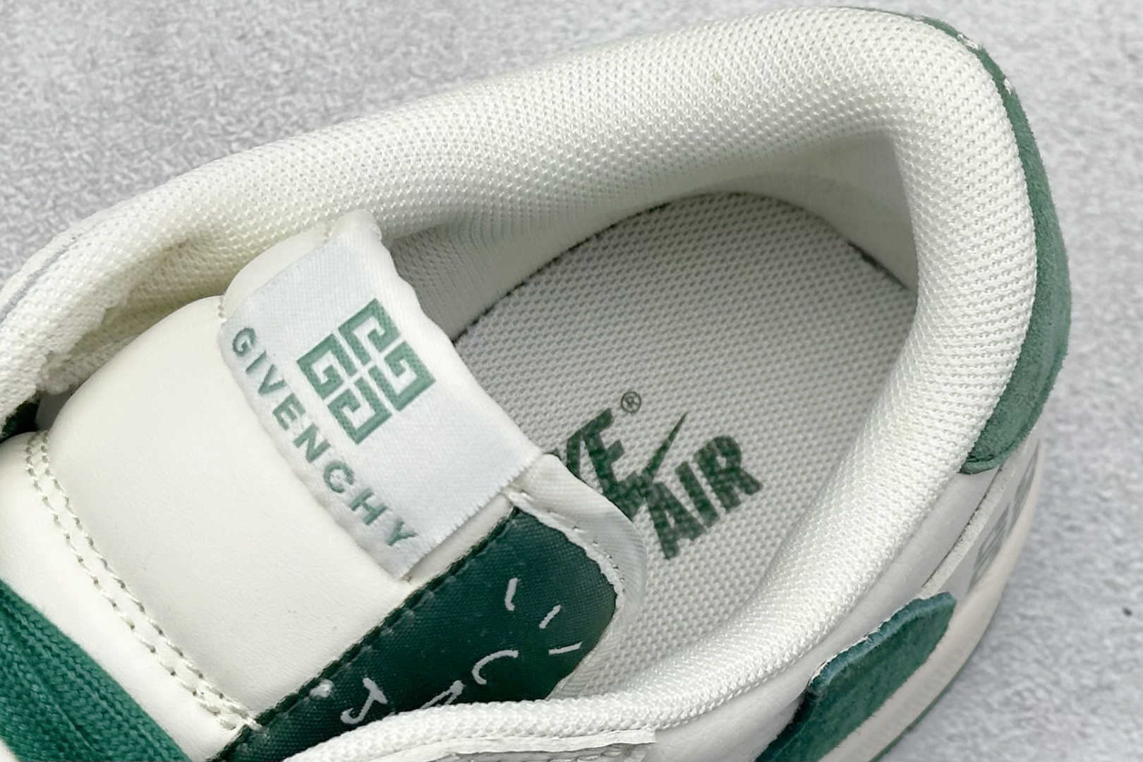 XC版Fragment x Travis Scott x GIVENCH Air Jordan 1 Low 三方联名倒钩 LX1988-107 XC版Fragment x Travis Scott x GIVENCH Air Jordan 1 Low 三方联名倒钩 LX1988-107