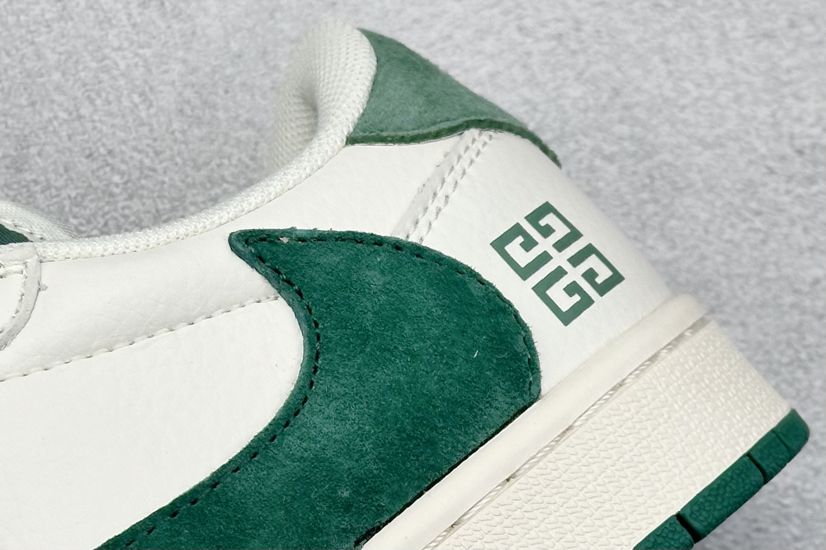 XC版Fragment x Travis Scott x GIVENCH Air Jordan 1 Low 三方联名倒钩 LX1988-107 XC版Fragment x Travis Scott x GIVENCH Air Jordan 1 Low 三方联名倒钩 LX1988-107