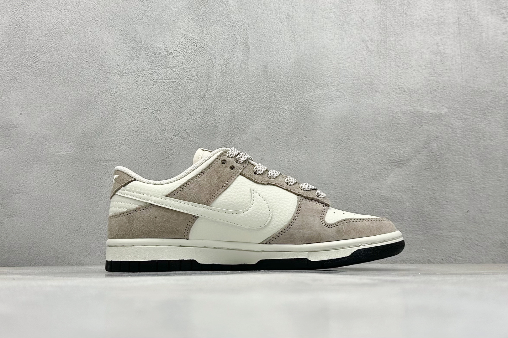 XC版Nk SB Dunk Low 北面名 猪八白勾 周年高端定制 低帮休闲板鞋 DJ2024-063 XC版Nk SB Dunk Low 北面名 猪八白勾 周年高端定制 低帮休闲板鞋 DJ2024-063