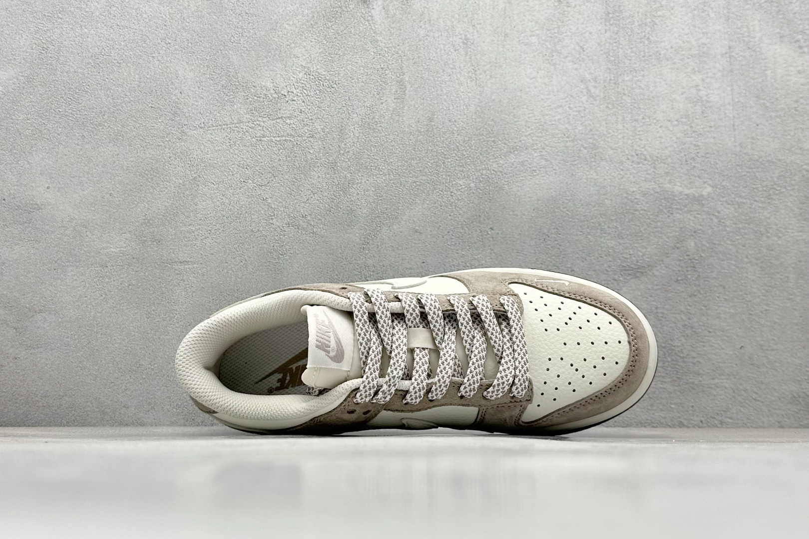 XC版Nk SB Dunk Low 北面名 猪八白勾 周年高端定制 低帮休闲板鞋 DJ2024-063 XC版Nk SB Dunk Low 北面名 猪八白勾 周年高端定制 低帮休闲板鞋 DJ2024-063