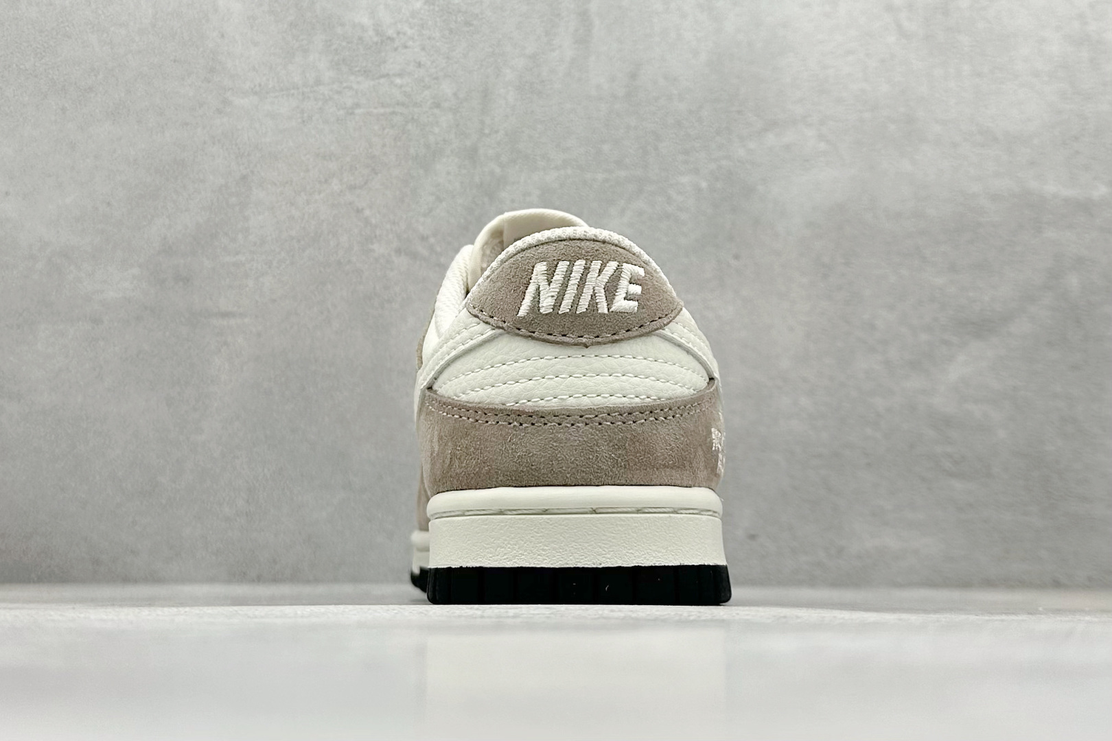 XC版Nk SB Dunk Low 北面名 猪八白勾 周年高端定制 低帮休闲板鞋 DJ2024-063 XC版Nk SB Dunk Low 北面名 猪八白勾 周年高端定制 低帮休闲板鞋 DJ2024-063