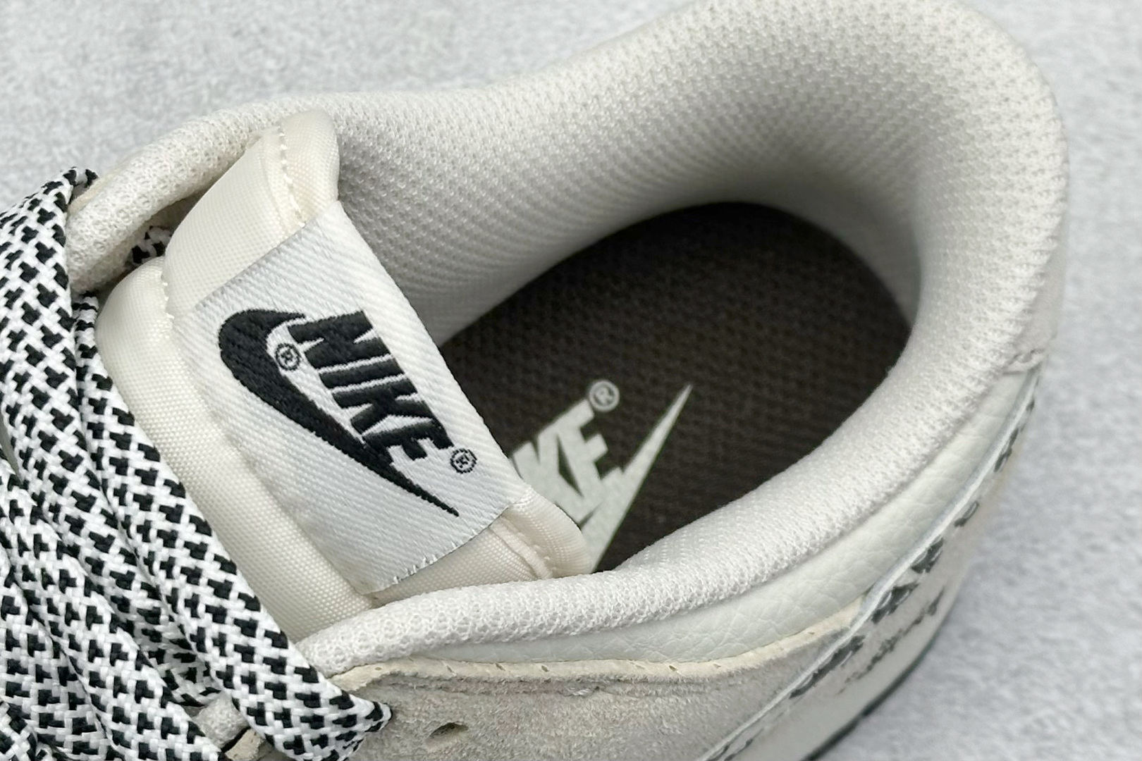 XC版Nk SB Dunk Low 斯图西联名 斑马黑白勾 周年高端定制 低帮休闲板鞋 DJ2024-060 XC版Nk SB Dunk Low 斯图西联名 斑马黑白勾 周年高端定制 低帮休闲板鞋 DJ2024-060