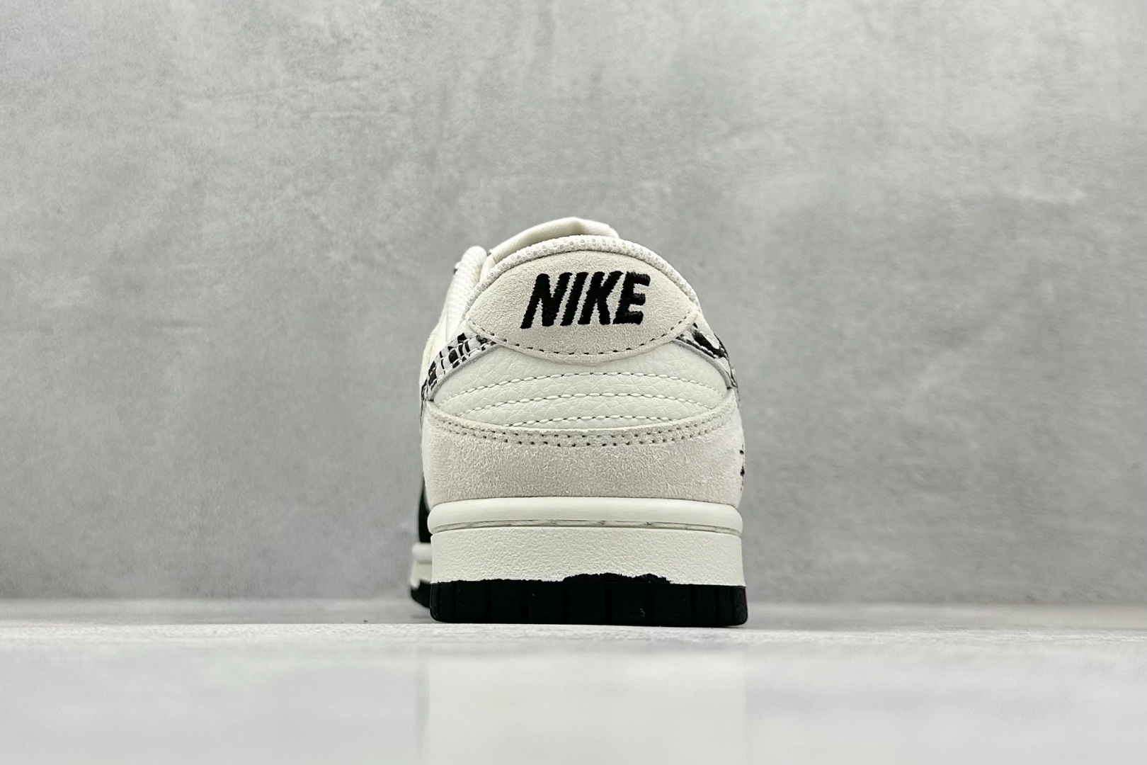 XC版Nk SB Dunk Low 斯图西联名 斑马黑白勾 周年高端定制 低帮休闲板鞋 DJ2024-060 XC版Nk SB Dunk Low 斯图西联名 斑马黑白勾 周年高端定制 低帮休闲板鞋 DJ2024-060