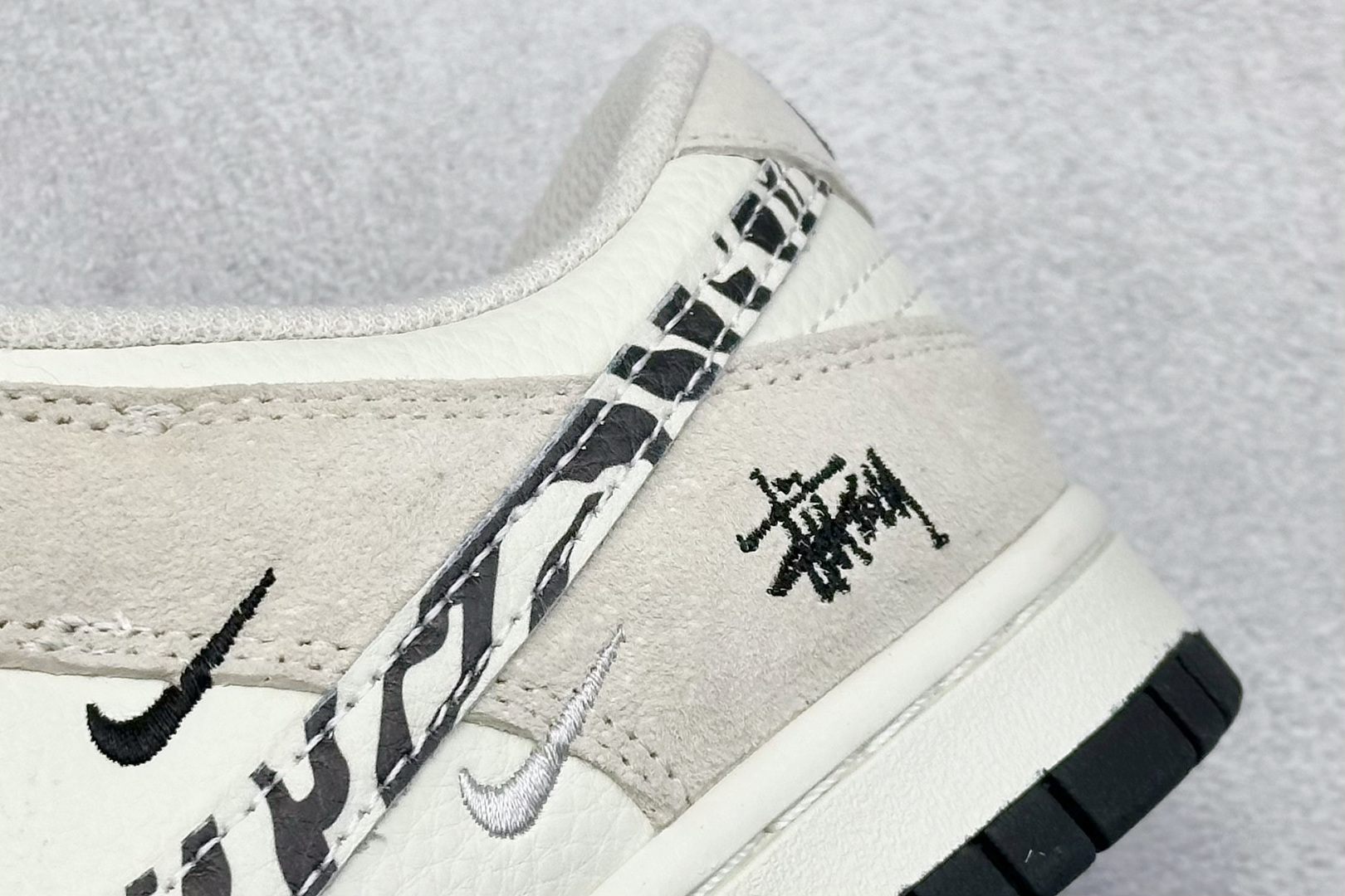 XC版Nk SB Dunk Low 斯图西联名 斑马黑白勾 周年高端定制 低帮休闲板鞋 DJ2024-060 XC版Nk SB Dunk Low 斯图西联名 斑马黑白勾 周年高端定制 低帮休闲板鞋 DJ2024-060