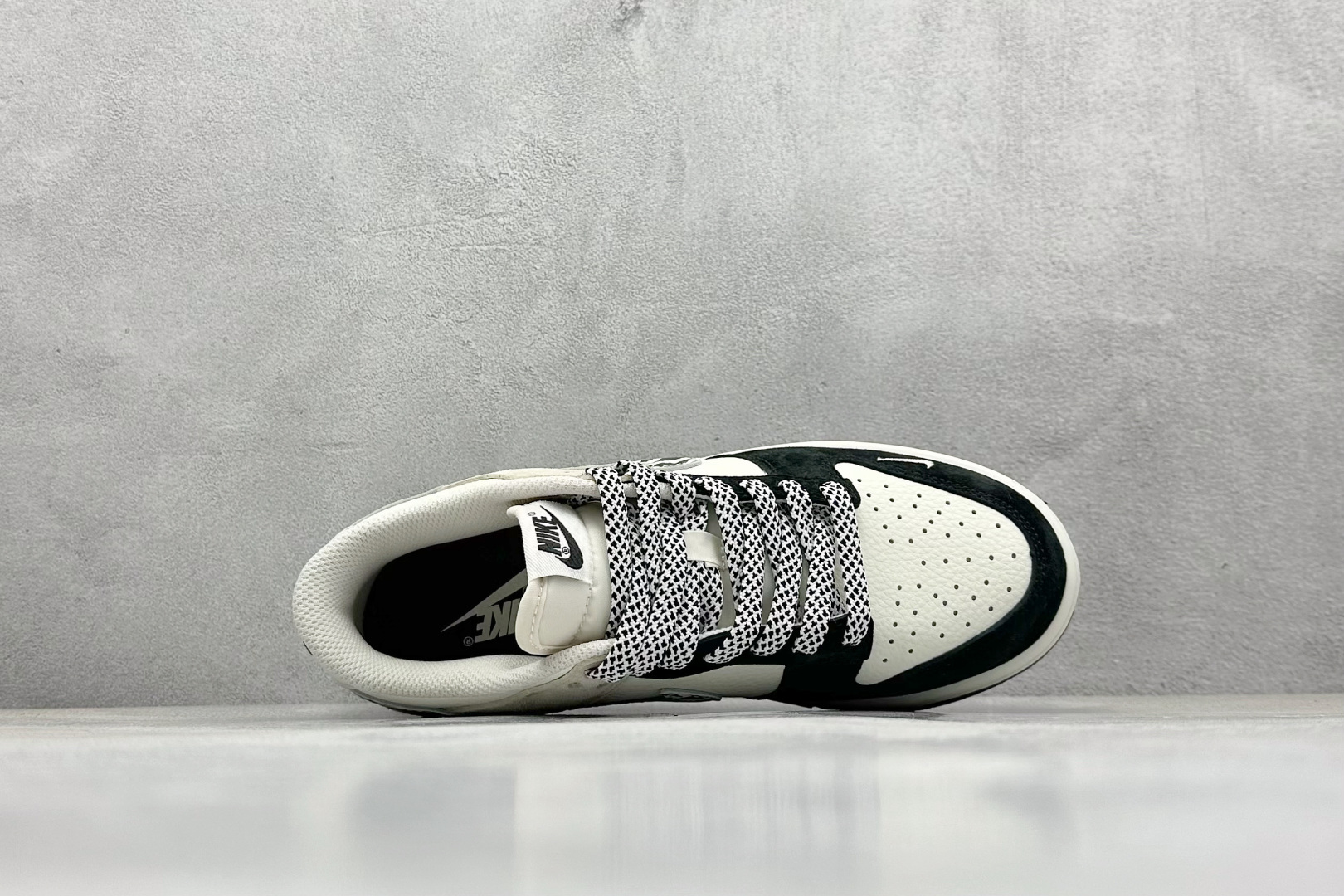 XC版Nk SB Dunk Low 斯图西联名 斑马黑白勾 周年高端定制 低帮休闲板鞋 DJ2024-060 XC版Nk SB Dunk Low 斯图西联名 斑马黑白勾 周年高端定制 低帮休闲板鞋 DJ2024-060