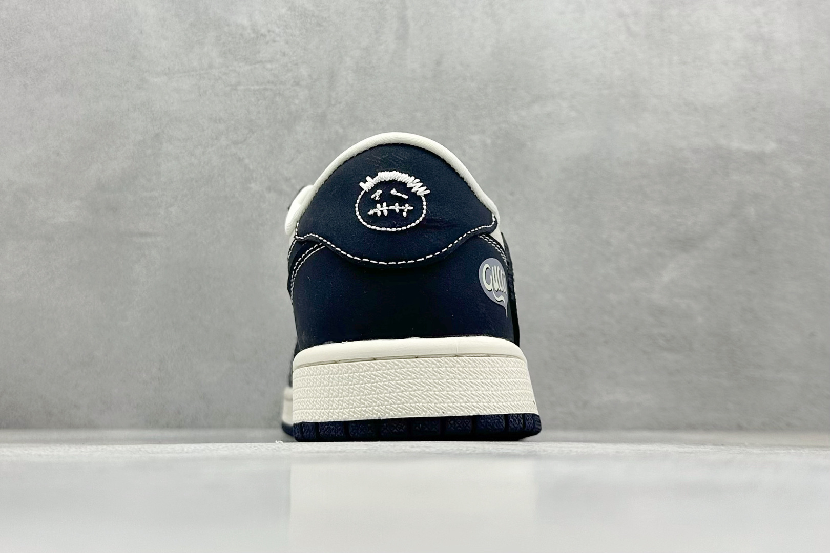 XC版Travis Scott x Fragment Design x Air Jordan 1 Low SP AJ1 乔1 古驰联名 信号黑 低帮文化休闲板鞋 LD2025-027 XC版Travis Scott x Fragment Design x Air Jordan 1 Low SP AJ1 乔1 古驰联名 信号黑 低帮文化休闲板鞋 LD2025-027