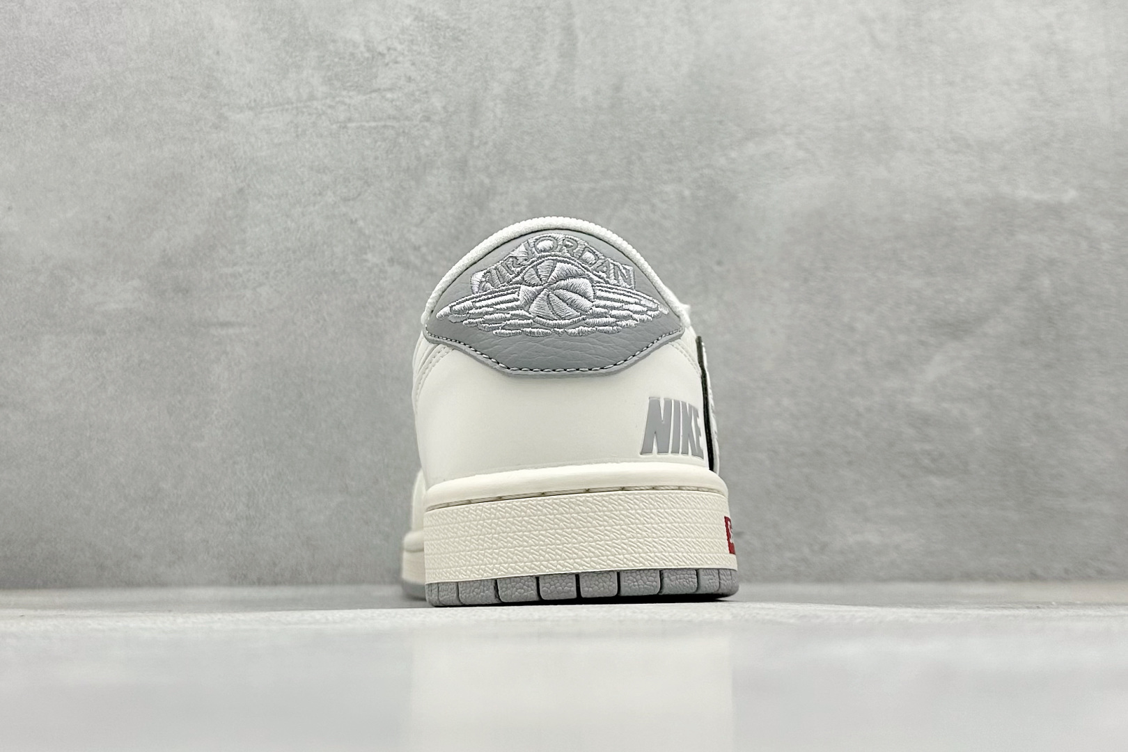 XC版Travis Scott x Fragment Design x Air Jordan 1 Low SP AJ1 乔1 多重灰勾 低帮文化休闲板鞋 XS7089-598 XC版Travis Scott x Fragment Design x Air Jordan 1 Low SP AJ1 乔1 多重灰勾 低帮文化休闲板鞋 XS7089-598