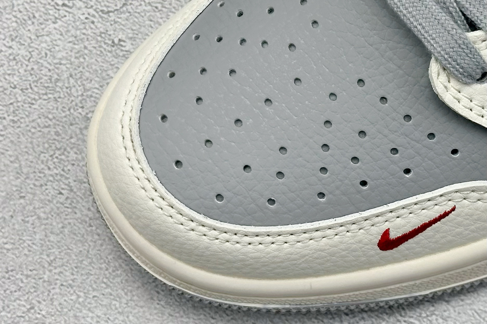 XC版Travis Scott x Fragment Design x Air Jordan 1 Low SP AJ1 乔1 多重灰勾 低帮文化休闲板鞋 XS7089-598 XC版Travis Scott x Fragment Design x Air Jordan 1 Low SP AJ1 乔1 多重灰勾 低帮文化休闲板鞋 XS7089-598