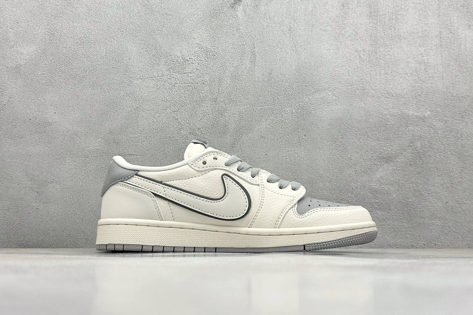 XC版Travis Scott x Fragment Design x Air Jordan 1 Low SP AJ1 乔1 多重灰勾 低帮文化休闲板鞋 XS7089-598 XC版Travis Scott x Fragment Design x Air Jordan 1 Low SP AJ1 乔1 多重灰勾 低帮文化休闲板鞋 XS7089-598