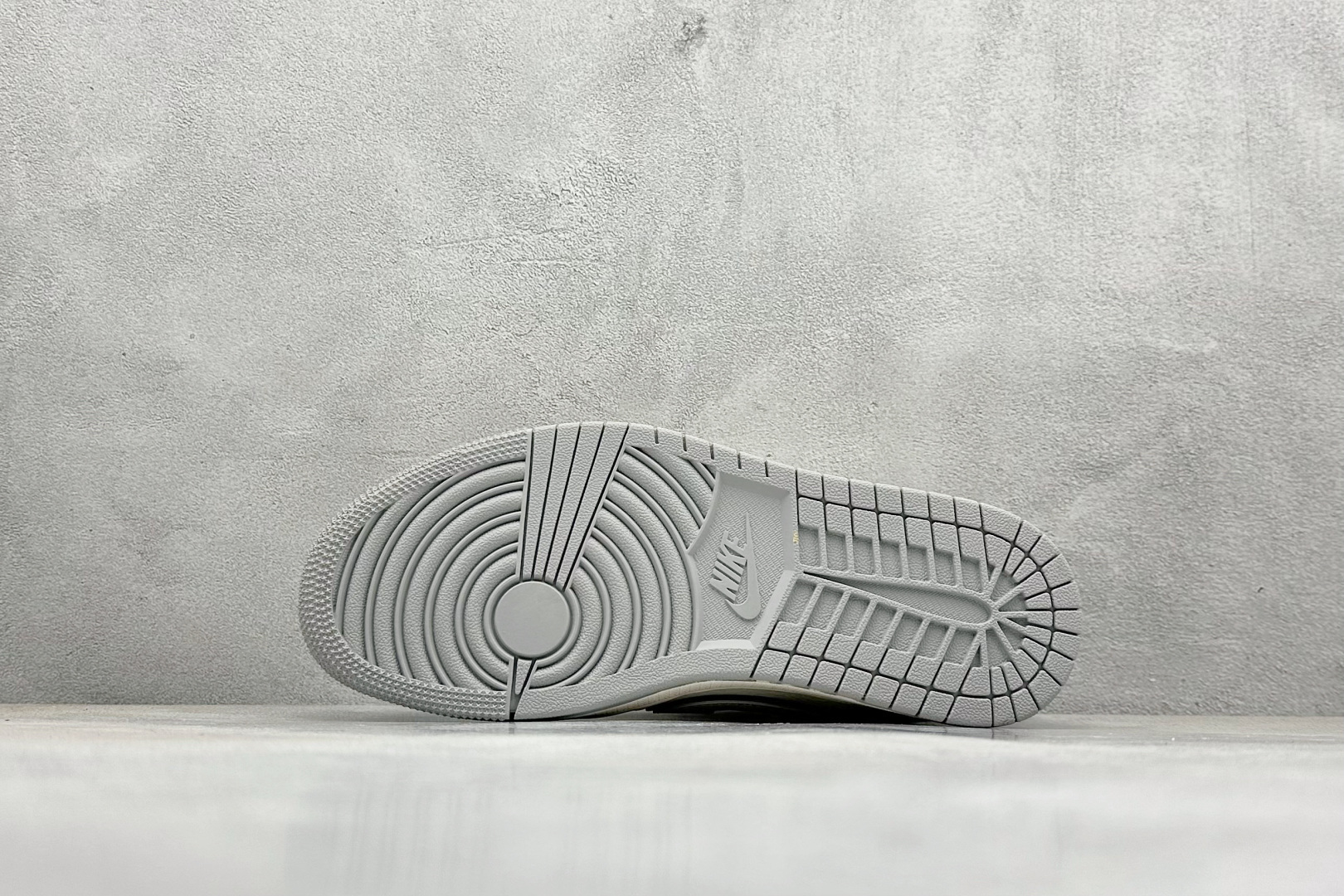 XC版Travis Scott x Fragment Design x Air Jordan 1 Low SP AJ1 乔1 多重灰勾 低帮文化休闲板鞋 XS7089-598 XC版Travis Scott x Fragment Design x Air Jordan 1 Low SP AJ1 乔1 多重灰勾 低帮文化休闲板鞋 XS7089-598