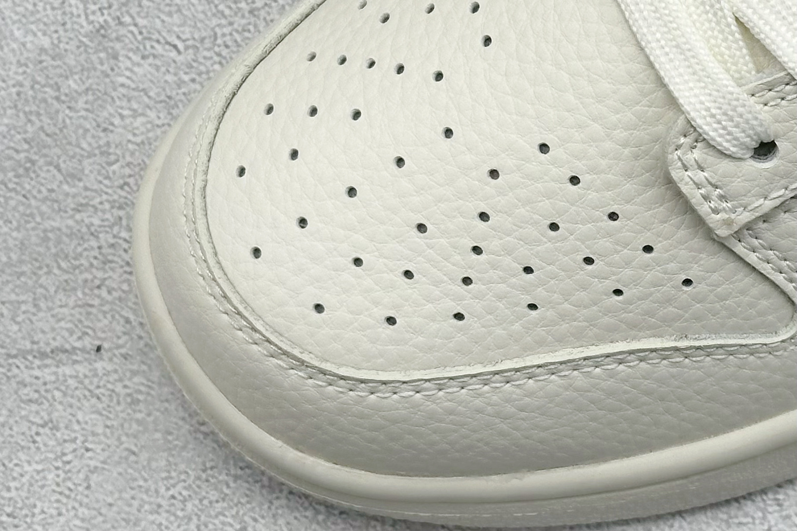 XC版Nike SB Dunk Low 联名 白红双勾 周年高端定制 低帮休闲板鞋 LW1818-119 XC版Nike SB Dunk Low 联名 白红双勾 周年高端定制 低帮休闲板鞋 LW1818-119