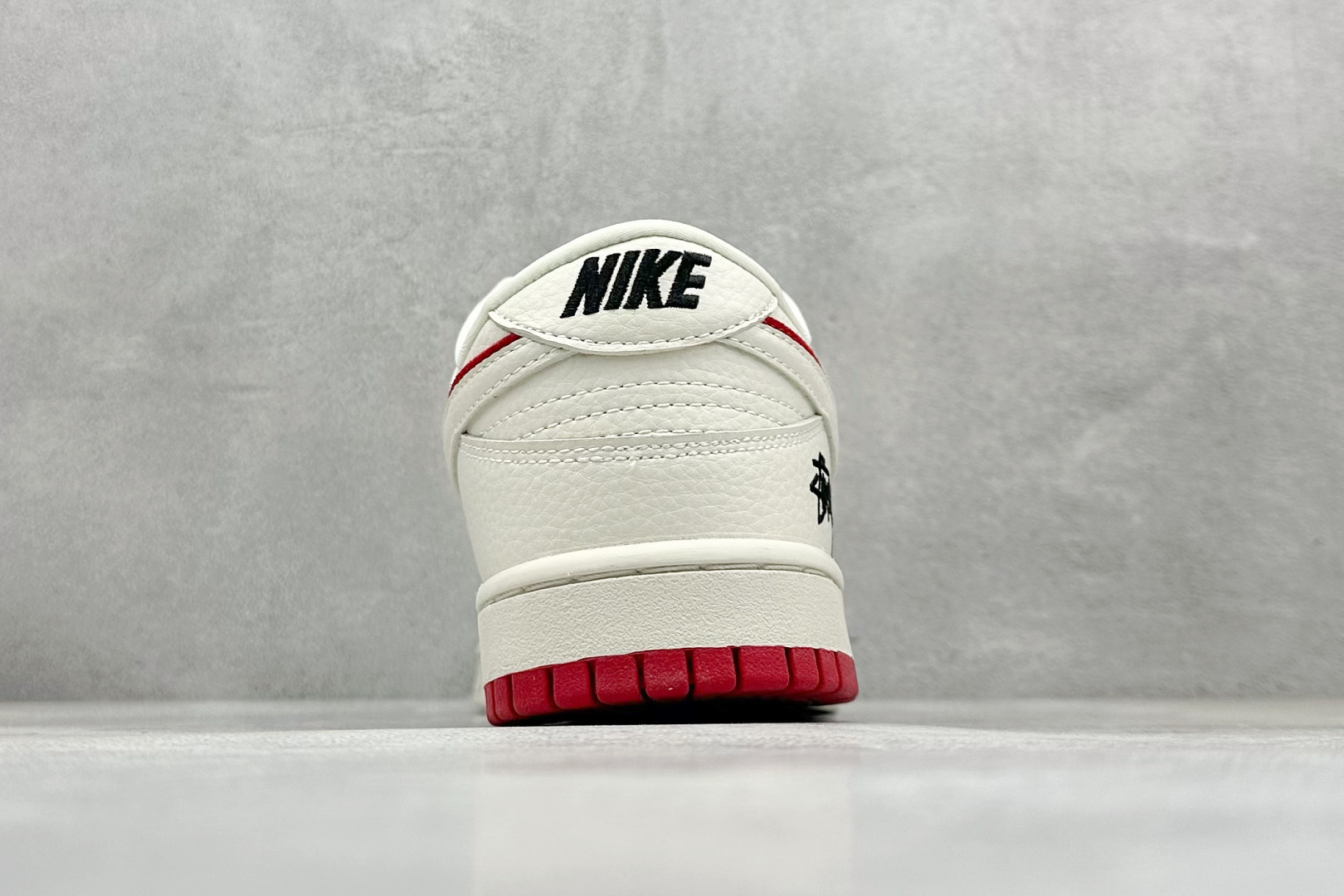 XC版Nike SB Dunk Low 联名 白红双勾 周年高端定制 低帮休闲板鞋 LW1818-119 XC版Nike SB Dunk Low 联名 白红双勾 周年高端定制 低帮休闲板鞋 LW1818-119