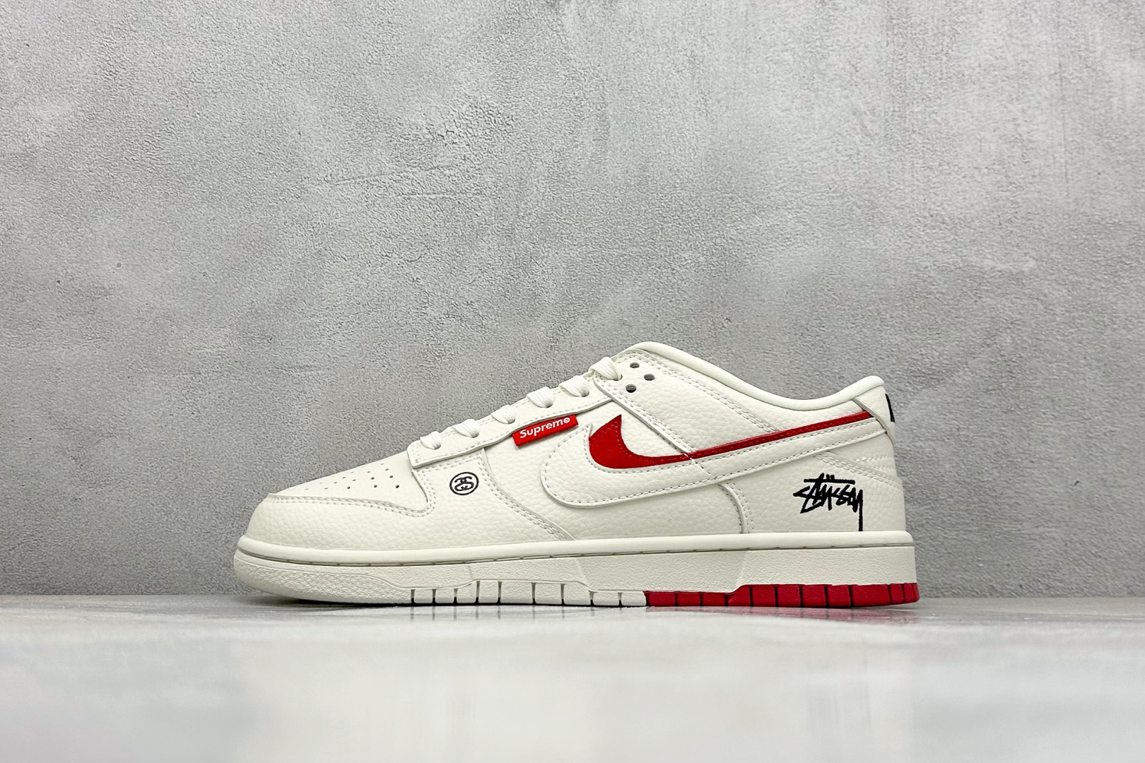 XC版Nike SB Dunk Low 联名 白红双勾 周年高端定制 低帮休闲板鞋 LW1818-119 XC版Nike SB Dunk Low 联名 白红双勾 周年高端定制 低帮休闲板鞋 LW1818-119