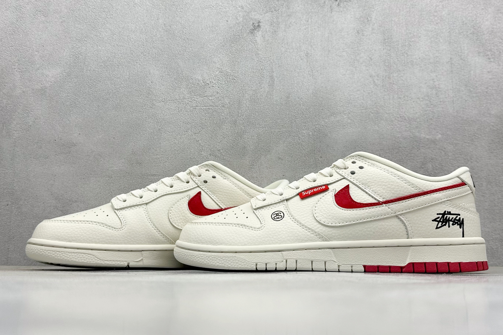 XC版Nike SB Dunk Low 联名 白红双勾 周年高端定制 低帮休闲板鞋 LW1818-119 XC版Nike SB Dunk Low 联名 白红双勾 周年高端定制 低帮休闲板鞋 LW1818-119