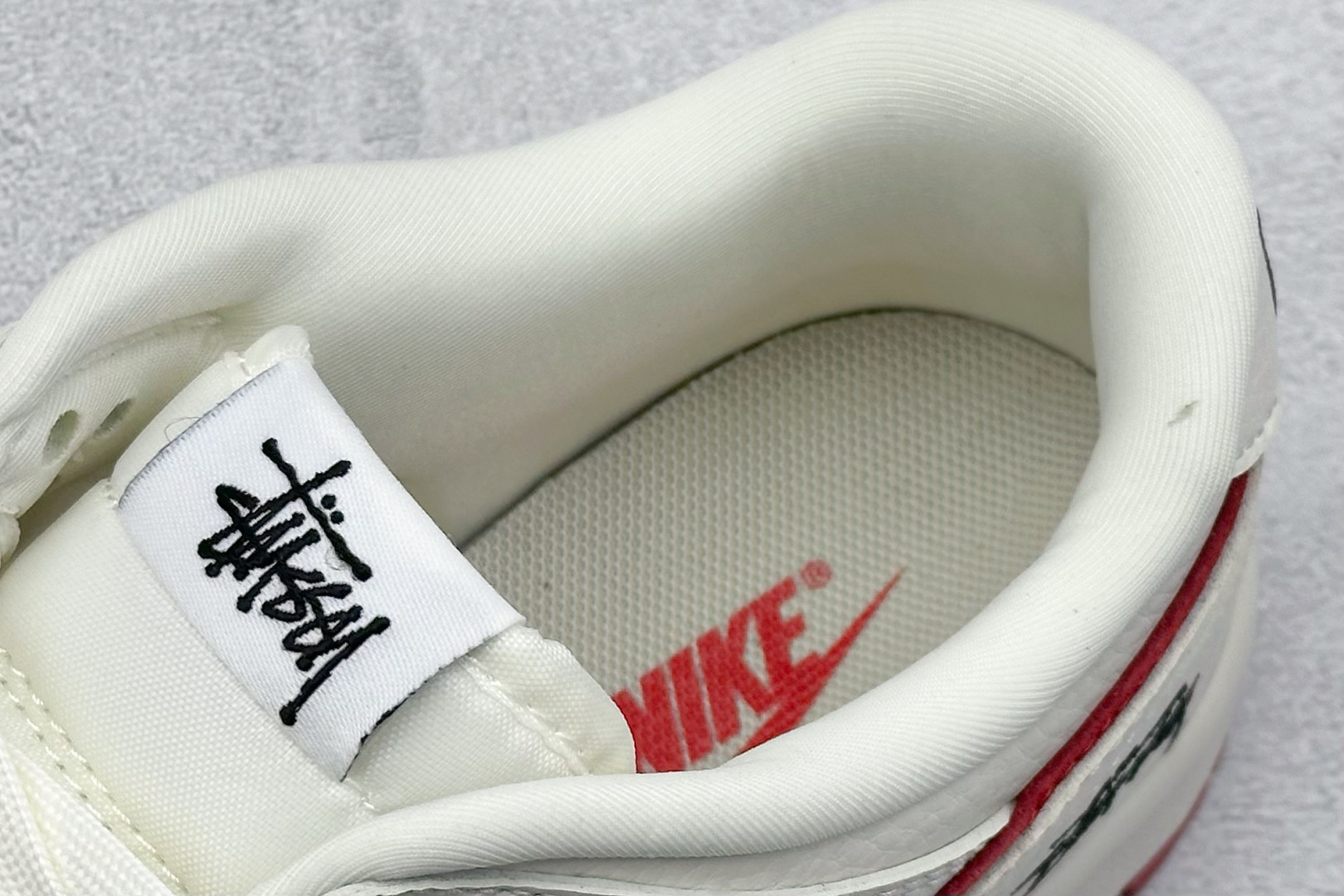 XC版Nike SB Dunk Low 联名 白红双勾 周年高端定制 低帮休闲板鞋 LW1818-119 XC版Nike SB Dunk Low 联名 白红双勾 周年高端定制 低帮休闲板鞋 LW1818-119