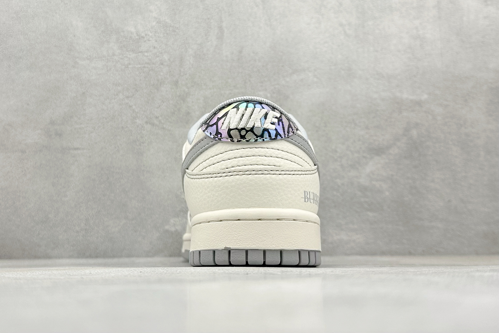 Nike SB Dunk Low x BURBERRY 白灰小勾 HS8068-029 Nike SB Dunk Low x BURBERRY 白灰小勾 HS8068-029