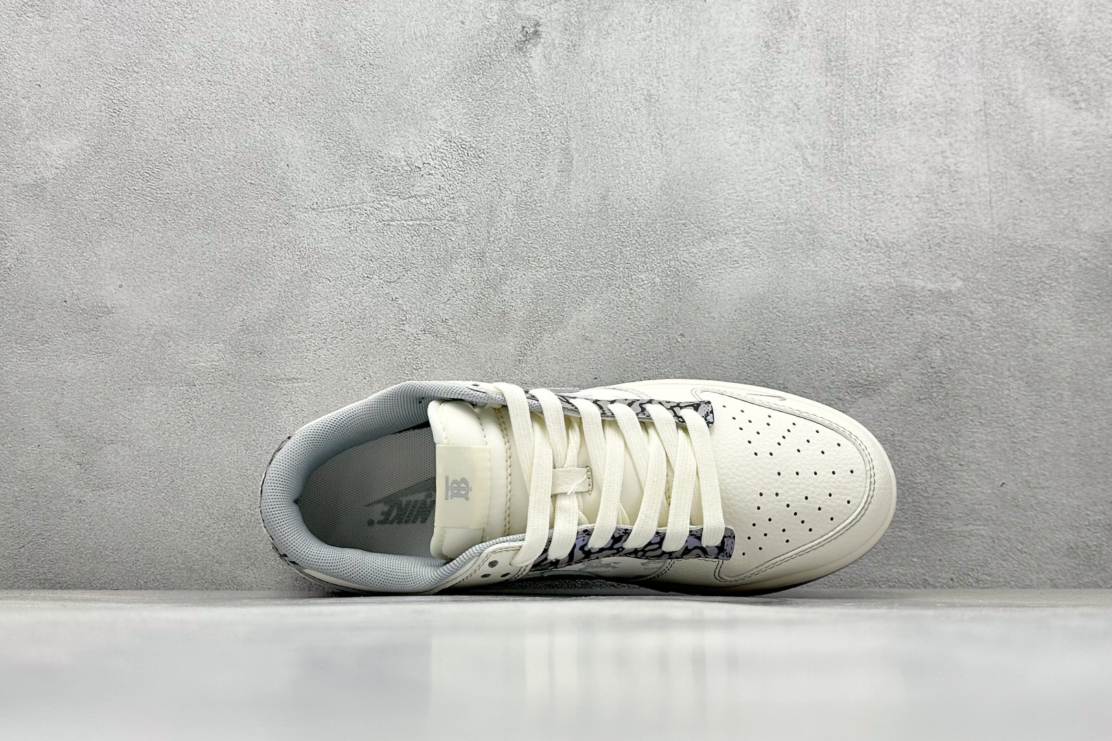 Nike SB Dunk Low x BURBERRY 白灰小勾 HS8068-029 Nike SB Dunk Low x BURBERRY 白灰小勾 HS8068-029