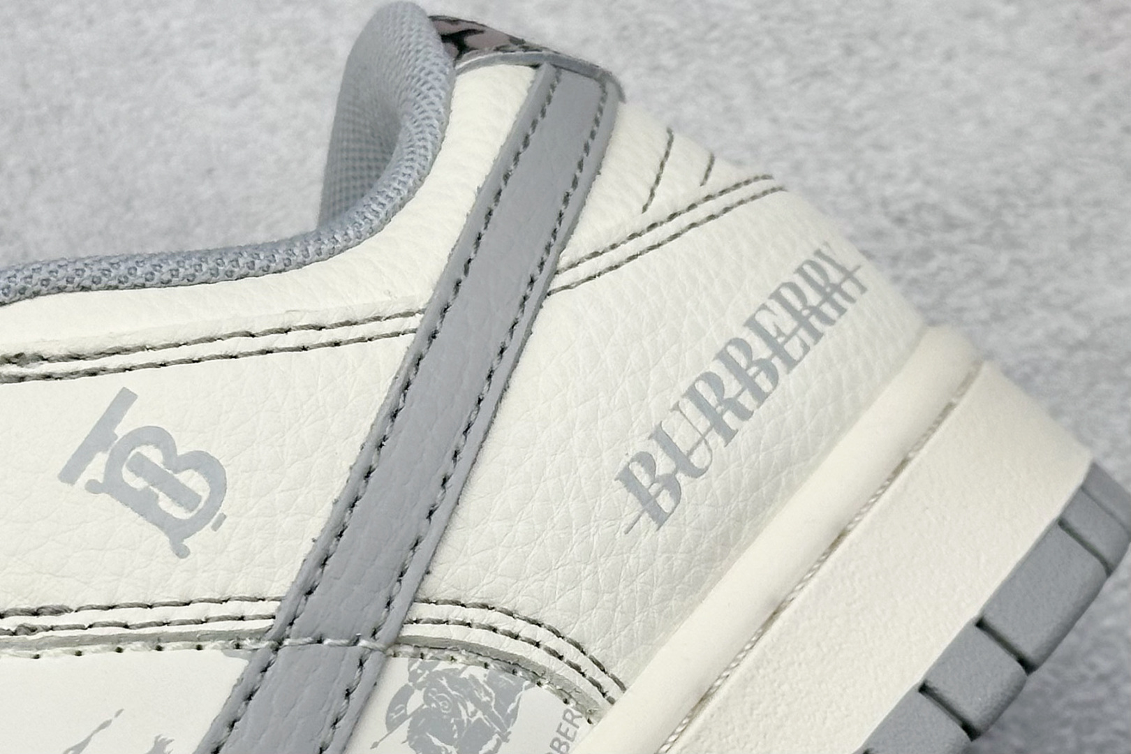 Nike SB Dunk Low x BURBERRY 白灰小勾 HS8068-029 Nike SB Dunk Low x BURBERRY 白灰小勾 HS8068-029