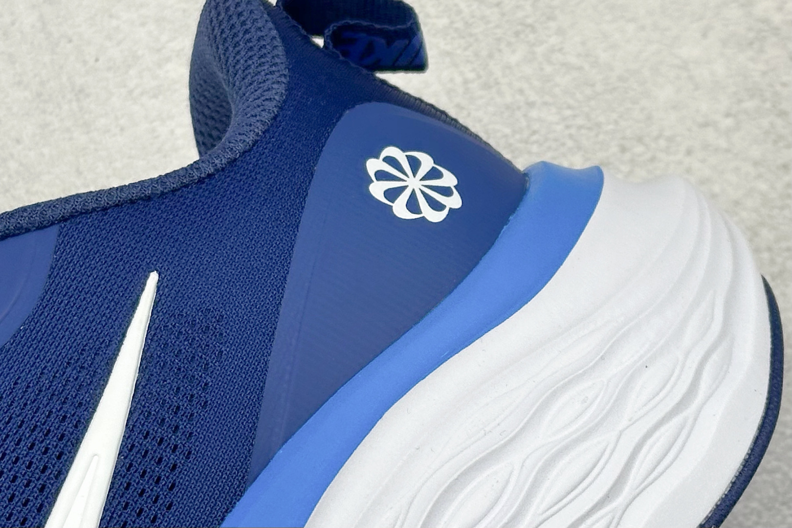 Nike Air Zoom Structure 26代 网面透气跑鞋 DX5810-005 Nike Air Zoom Structure 26代 网面透气跑鞋 DX5810-005