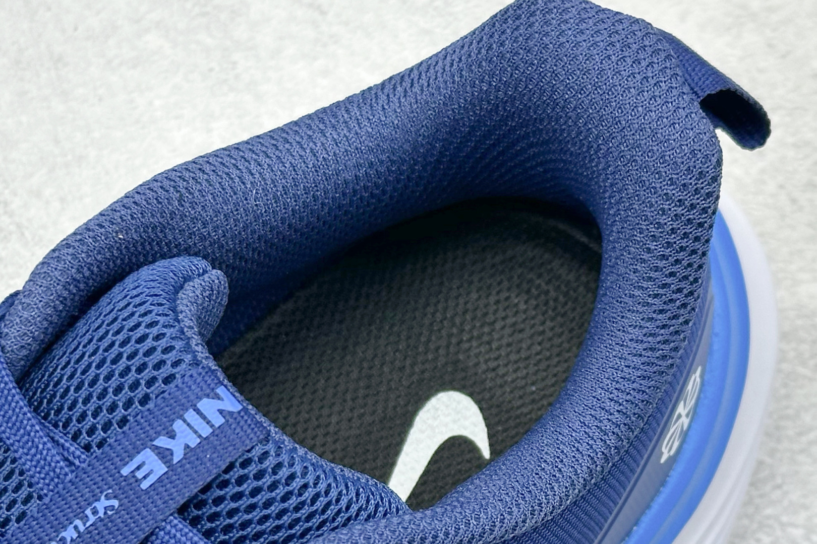 Nike Air Zoom Structure 26代 网面透气跑鞋 DX5810-005 Nike Air Zoom Structure 26代 网面透气跑鞋 DX5810-005