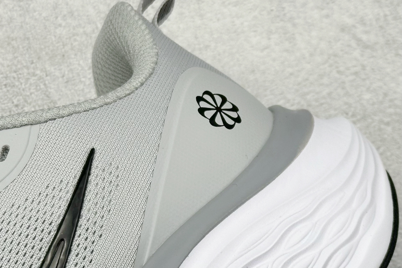 Nike Air Zoom Structure 26代 网面透气跑鞋 DX5810-007 Nike Air Zoom Structure 26代 网面透气跑鞋 DX5810-007