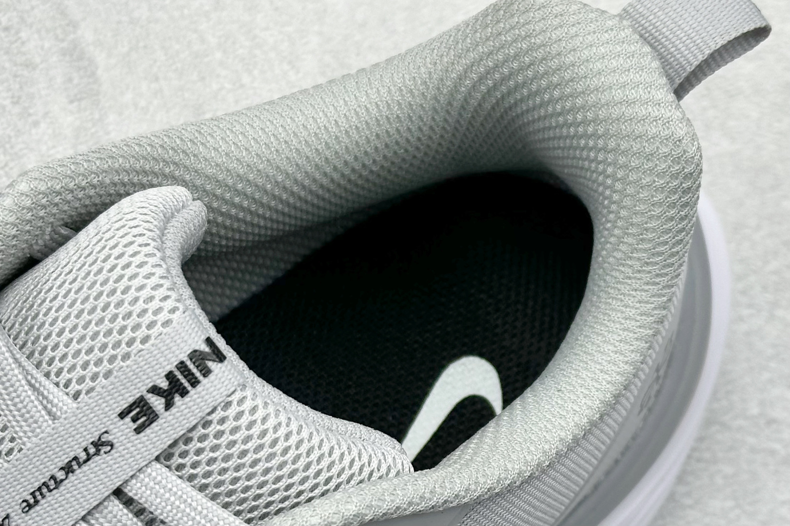 Nike Air Zoom Structure 26代 网面透气跑鞋 DX5810-007 Nike Air Zoom Structure 26代 网面透气跑鞋 DX5810-007