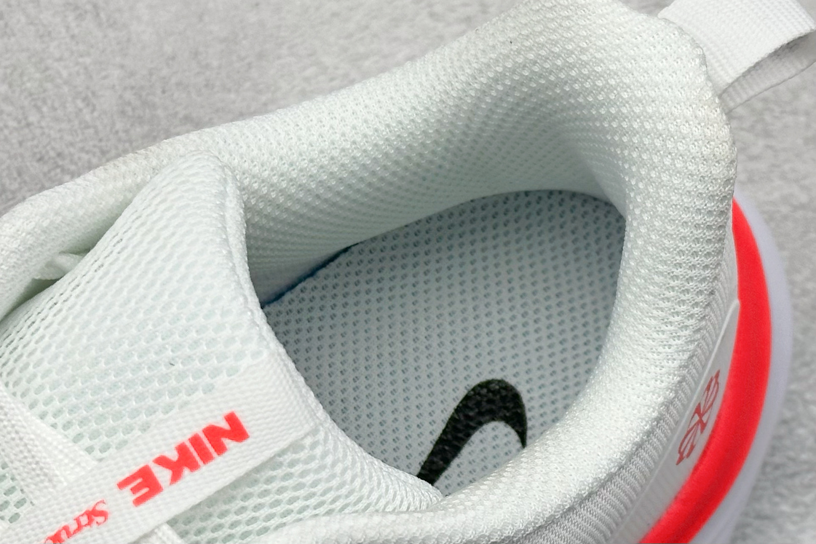 Nike Air Zoom Structure 26代 网面透气跑鞋 DX5810-008